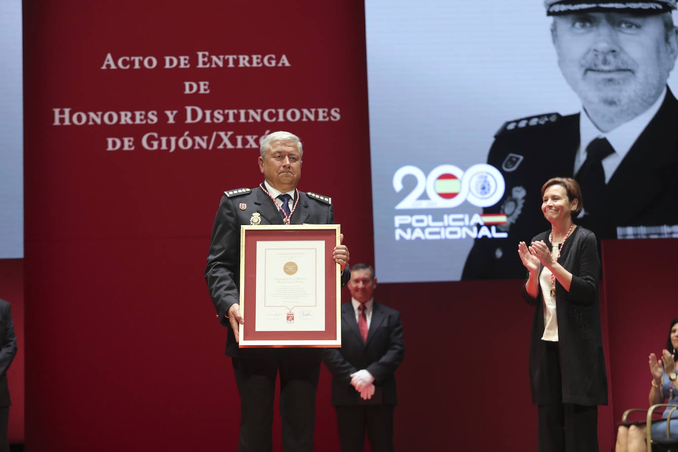 Honores y distinciones en Gijón: así fue la entrega de medallas de la ciudad