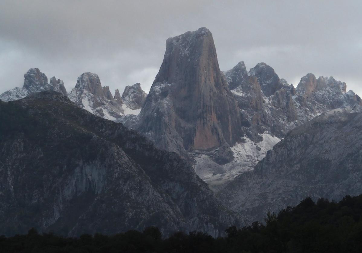 Vistas del Urriellu, Torrecerredo y los Cabrones, en el macizo central de los Picos de Europa