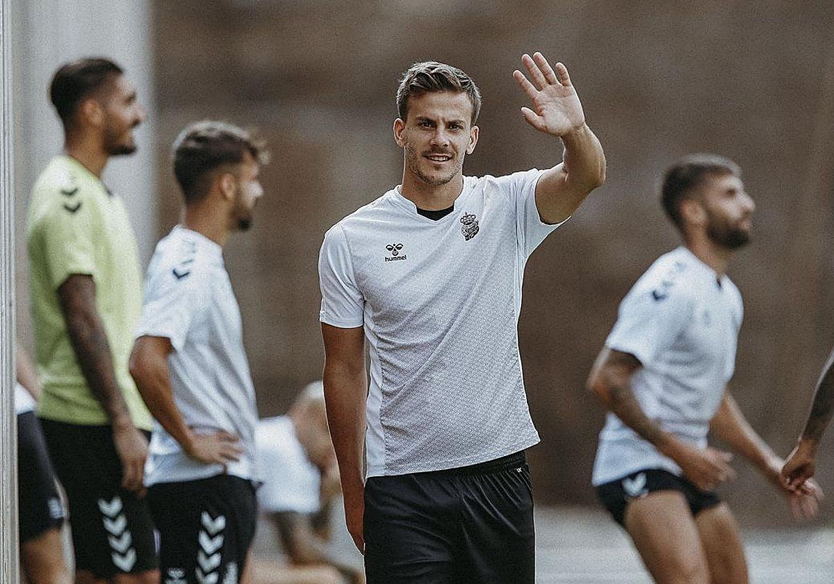 Curbelo en un entranamiento con el equipo canario.