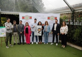 David Fernández-Prada (CEO de Gustatio), José Sánchez (alcalde de Cabrales), Ramón Gijón (jefe del departamento de juego de ONCE Asturias), Yobanka Cuervo (delegada de la ONCE en Asturias), Guillermo Pendás (quesería Los Puertos), Elena Soberón (vicepresidenta DOP Queso de Cabrales), Rosa Bada (quesería Los Puertos), Iván Suárez (Llagar de Colloto) y Begoña López (directora general de Agricultura, Agroindustria y Desarrollo Rural).