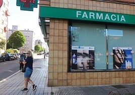 Farmacia de Nuevo Gijón que regentaba el joven fallecido en el accidente de tráfico de Cudillero.