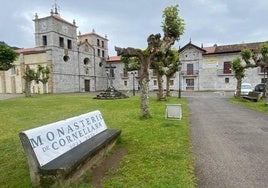 El monasterio, desde la fachada principal.