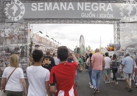 Recinto de la Semana Negra en terrenos de Naval Gijón en la pasada edición.