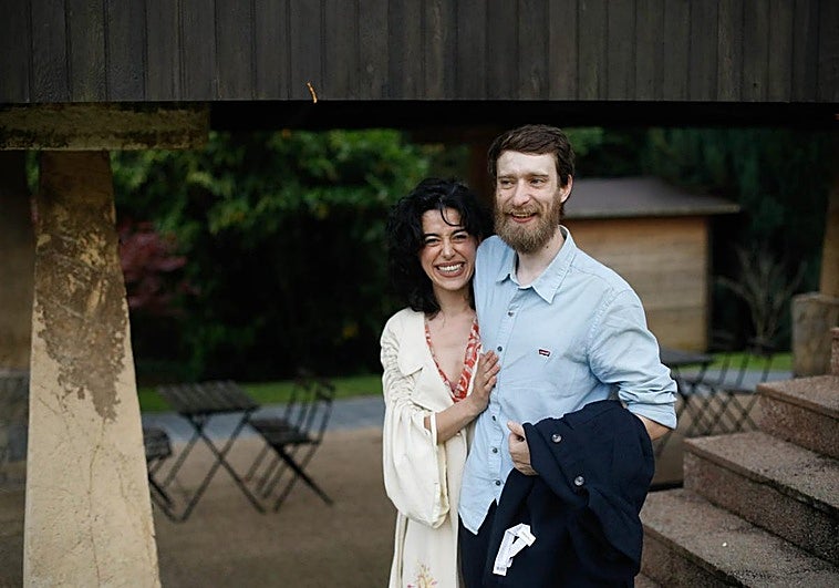 Lola Palacio, con su sonrisa permanente, e Iñaki Gómez, responsables del restaurante Alenda.
