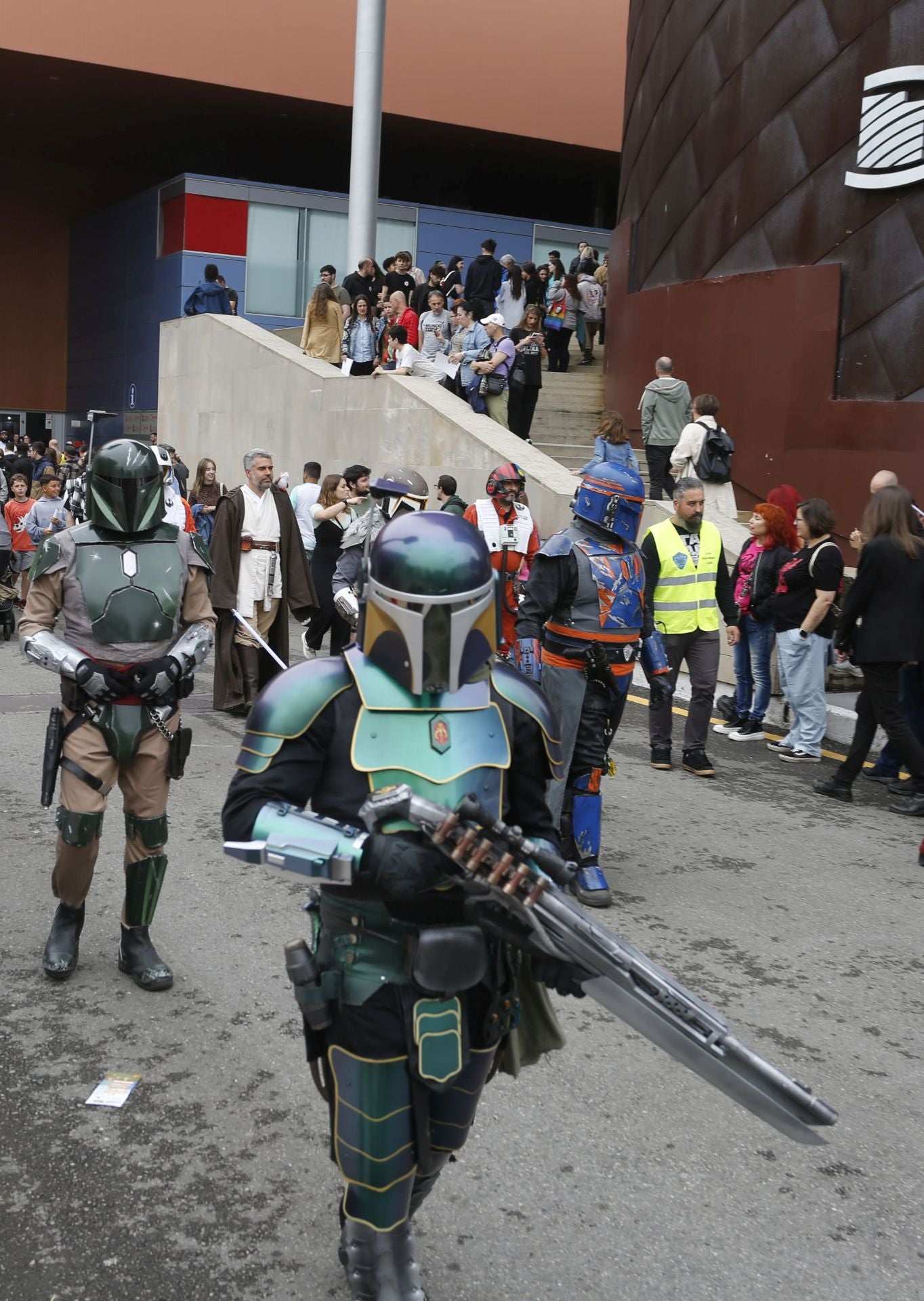 Dosis de nostalgia y cosplay en la víspera de la despedida de Metrópoli