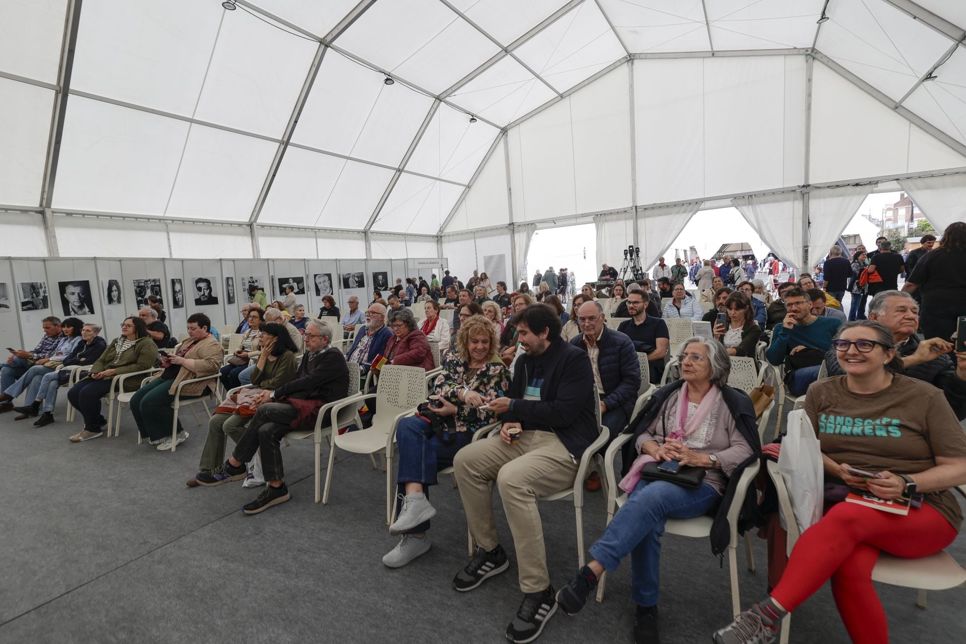 Llenazo en el primer gran sábado de la Semana Negra de Gijón