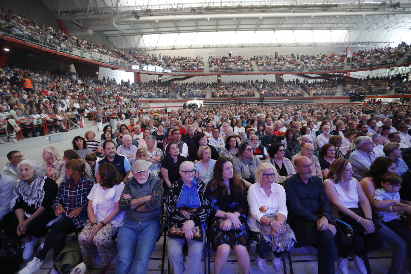 Víctor Manuel abarrota el Palacio de los Deportes