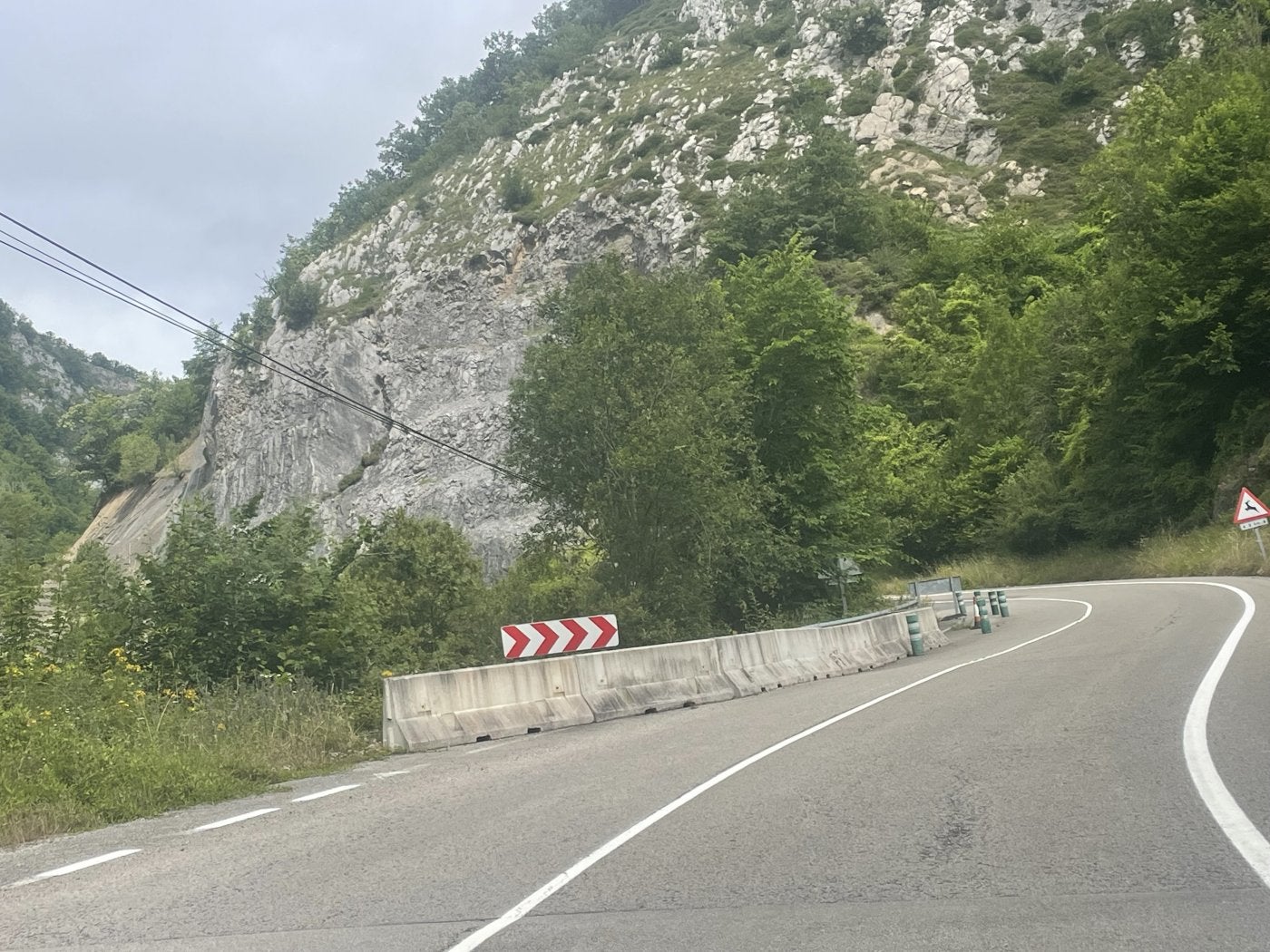 Argayo a la entrada de Campo de Caso que se reparará en breve .