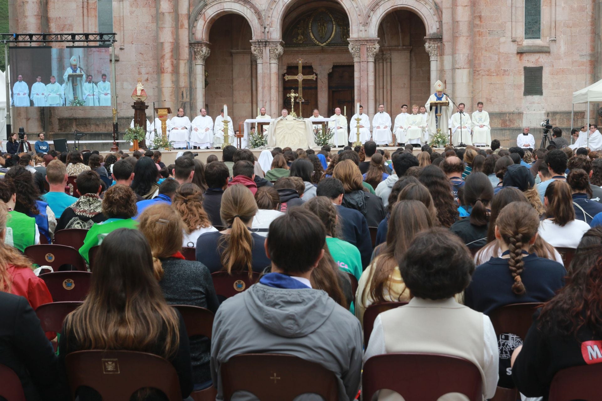 Covadonga reconquista la fe de 2.000 jóvenes