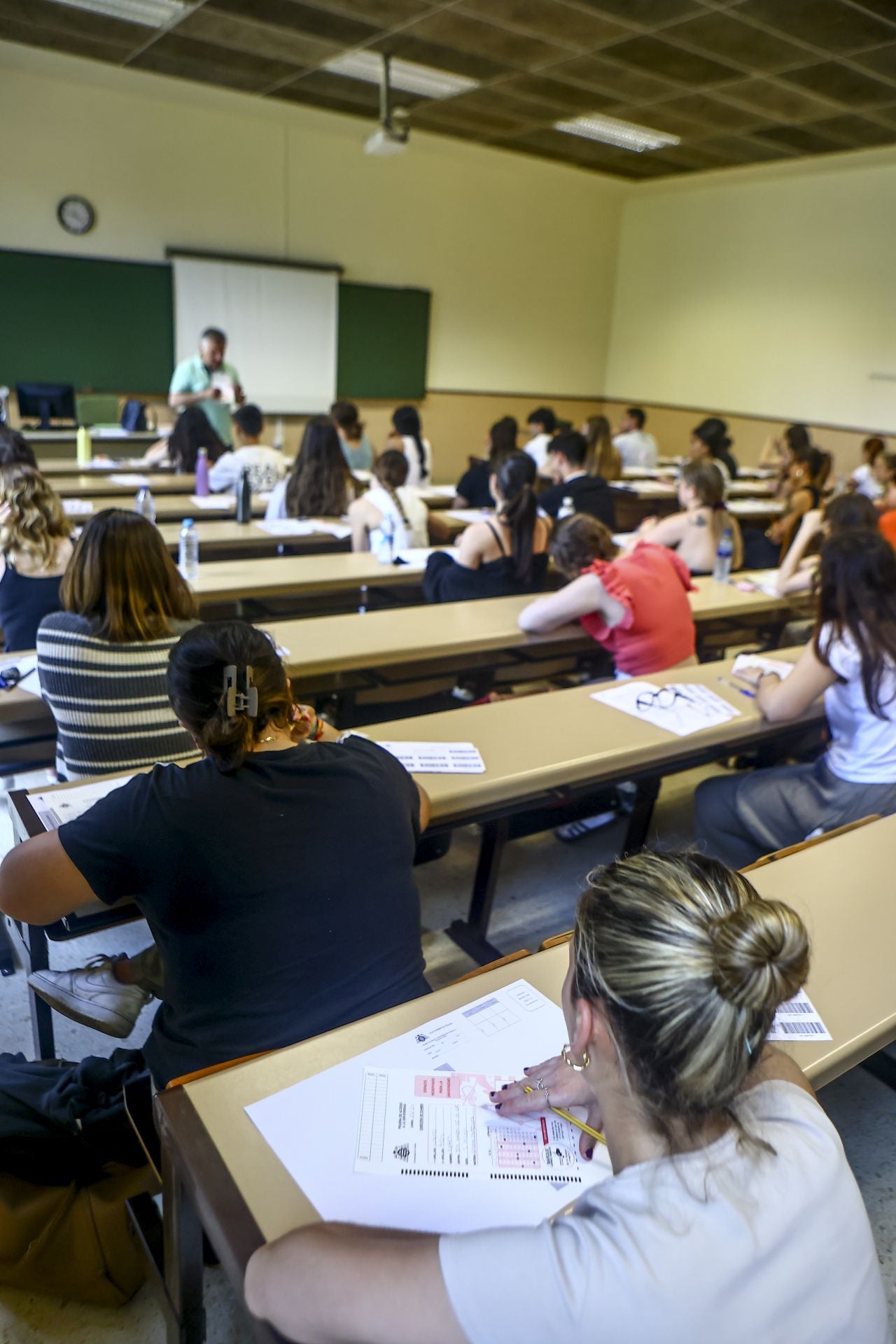 Nervios y esperanza en la segunda oportunidad para la EBAU en Asturias