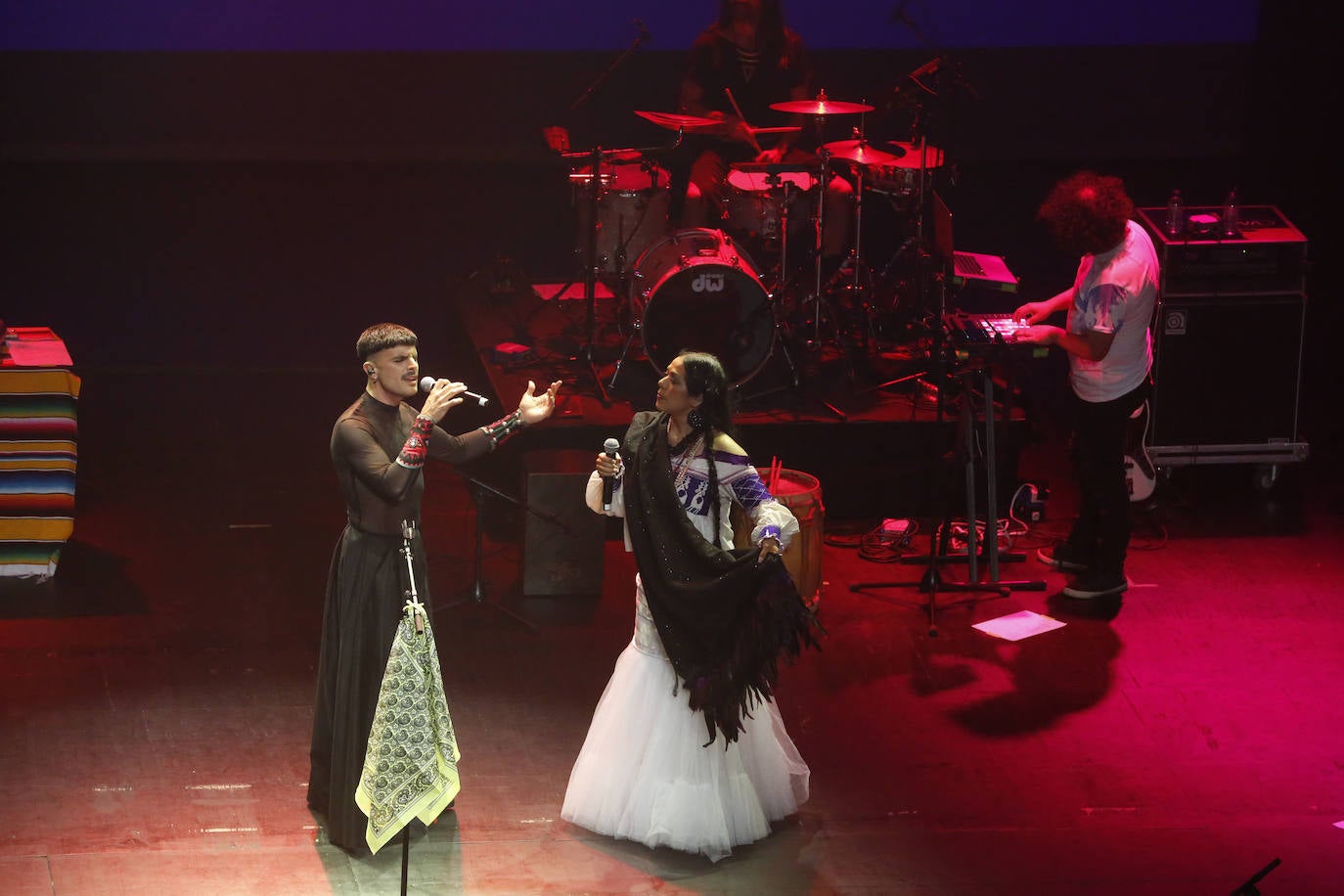 Lila Downs y Rodrigo Cuevas en La Laboral