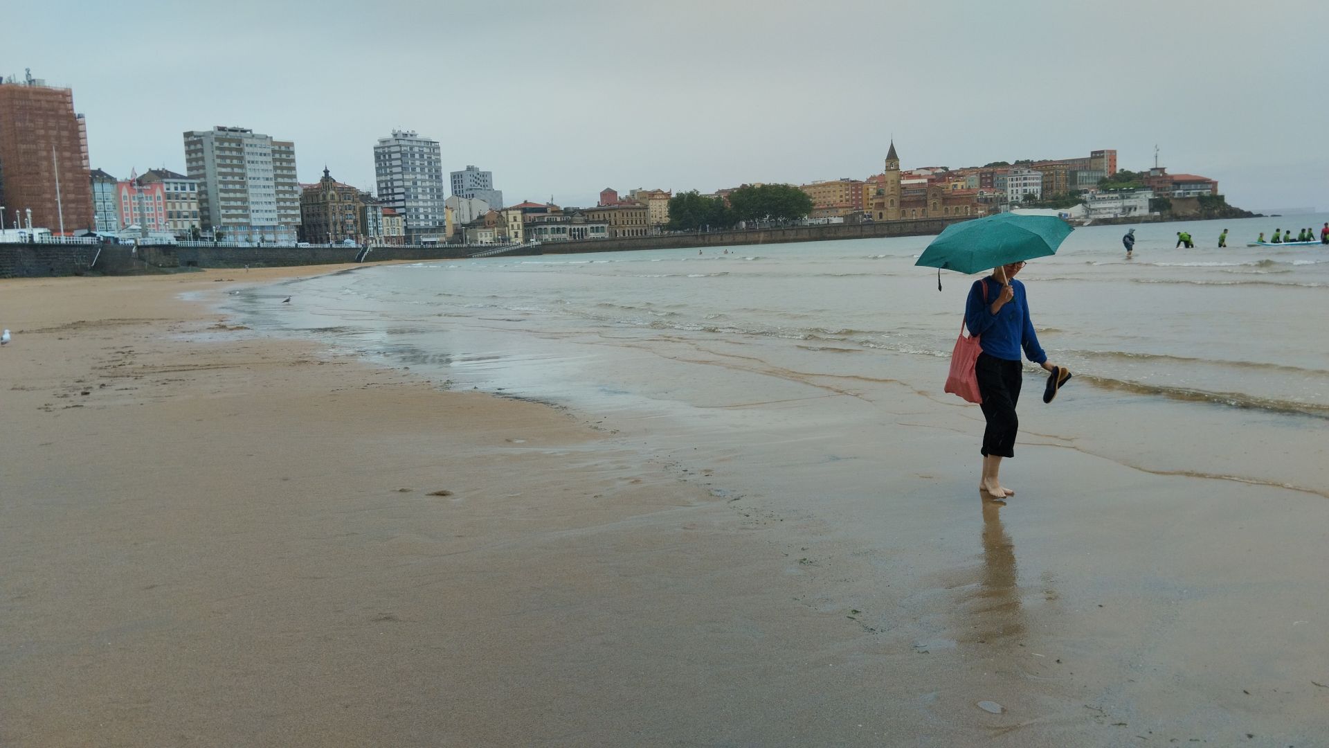 La lluvia &#039;acaba con el verano&#039; en Asturias