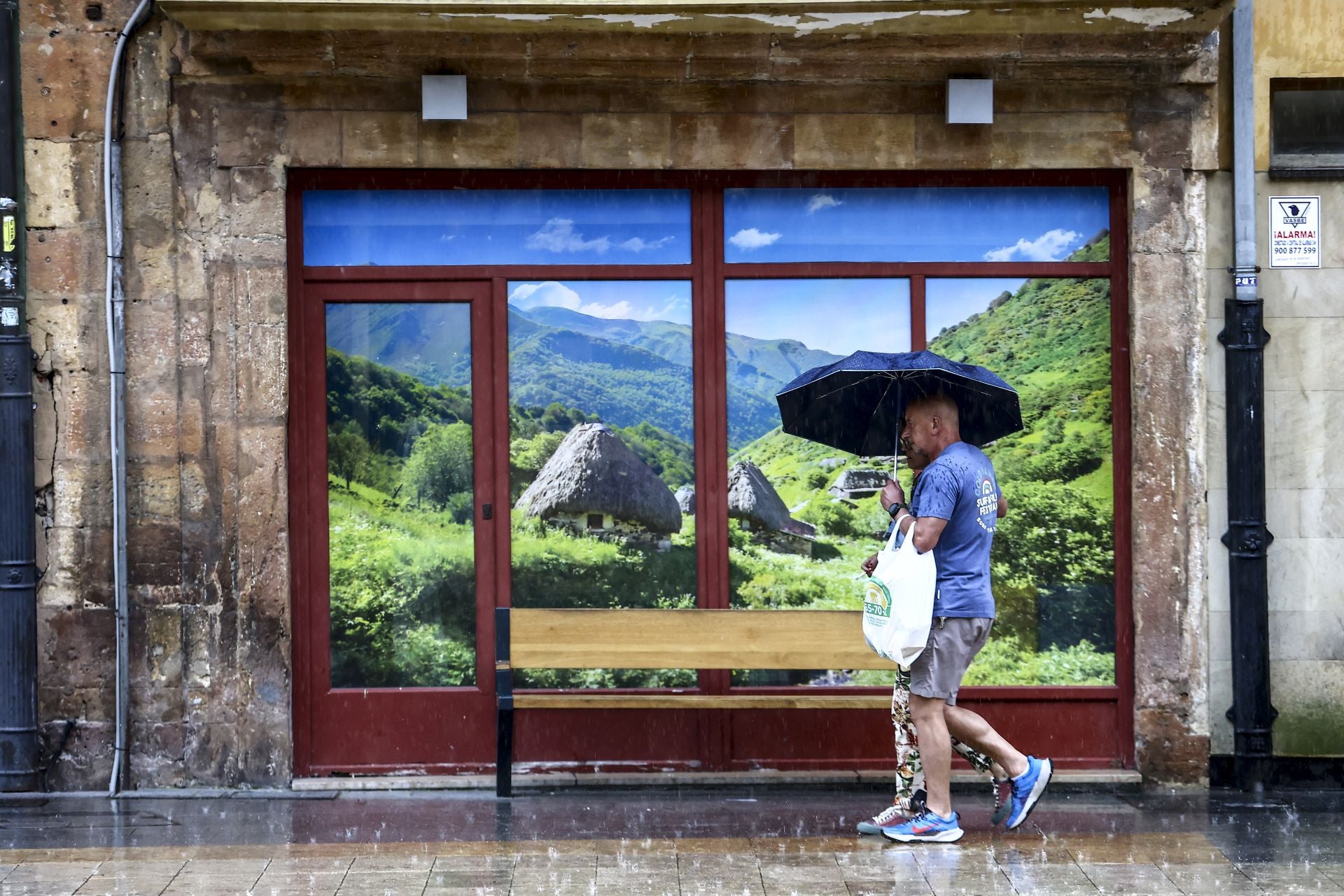 La lluvia &#039;acaba con el verano&#039; en Asturias