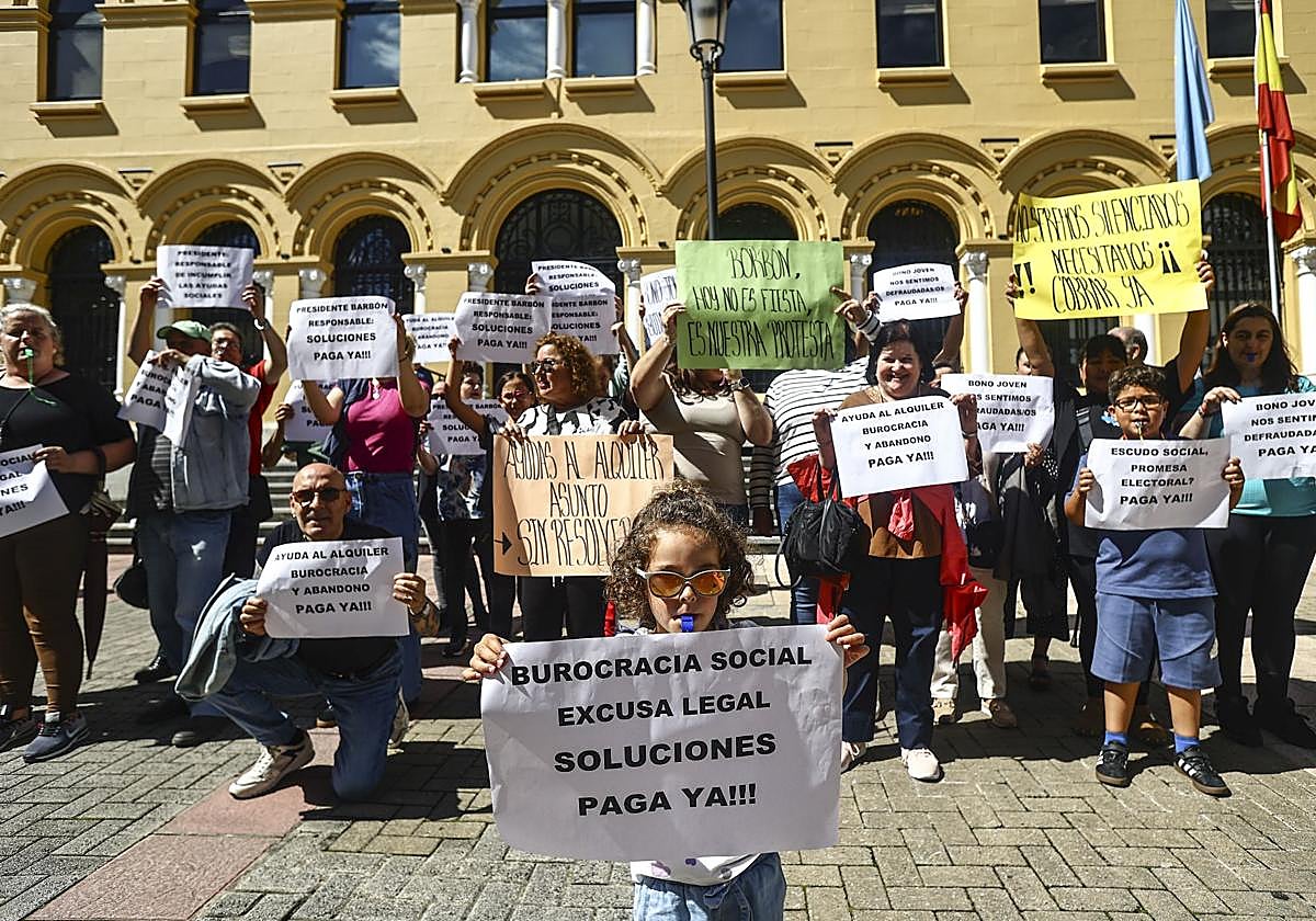 «Mi madre murió el año pasado y se quedó esperando para cobrar la ayuda de alquiler»