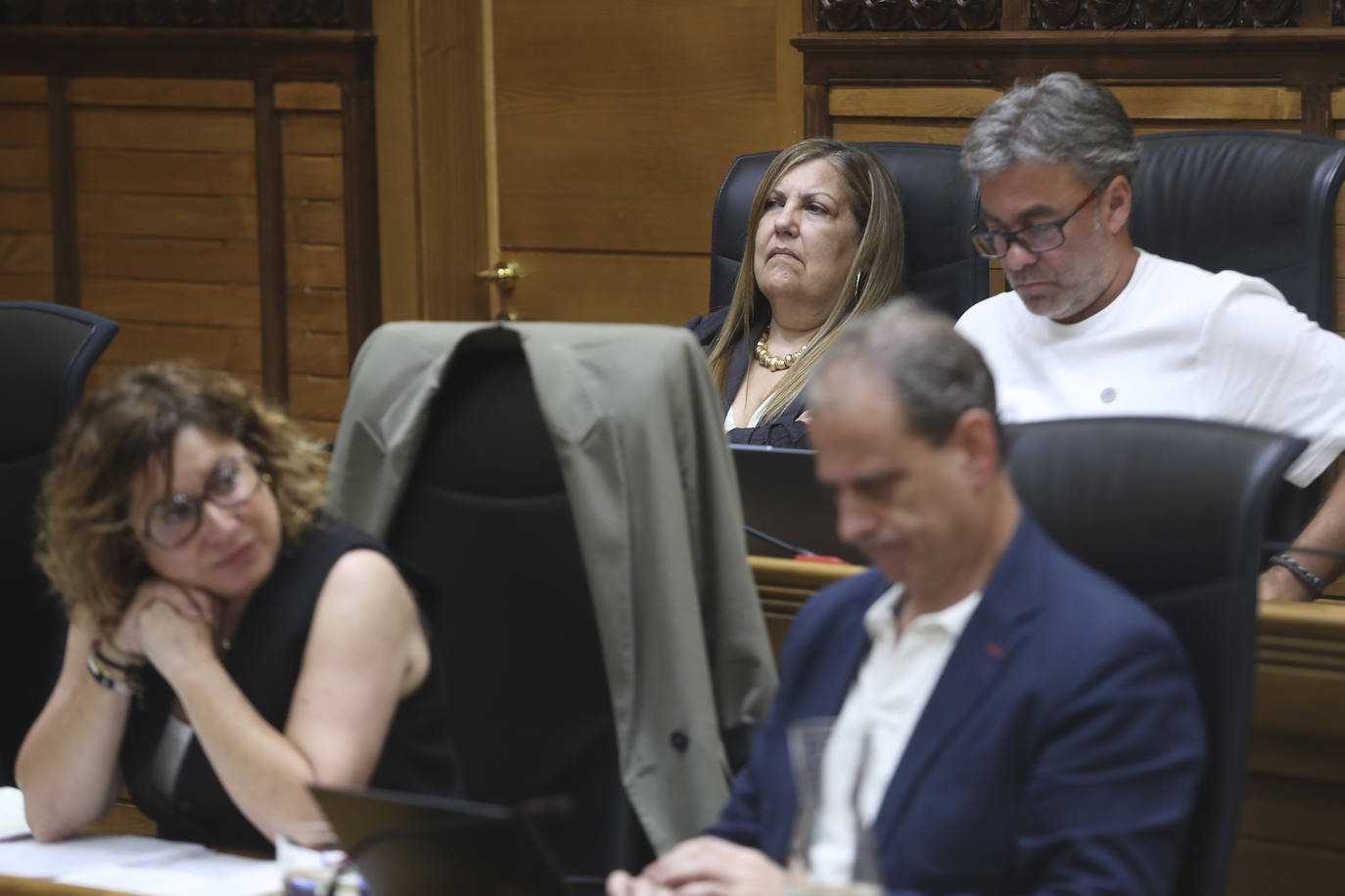 Un &#039;bronco&#039; pleno en Gijón: así fue el abandono de la oposición