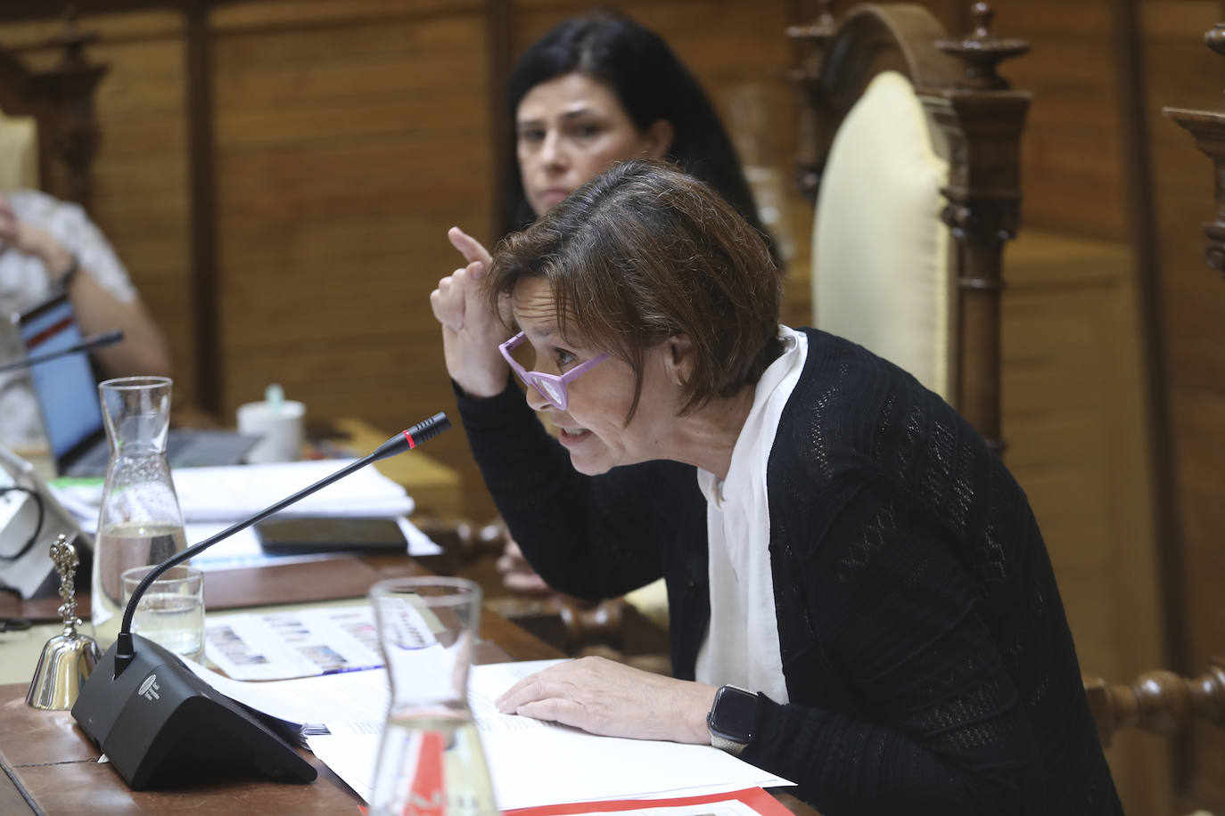 Un &#039;bronco&#039; pleno en Gijón: así fue el abandono de la oposición