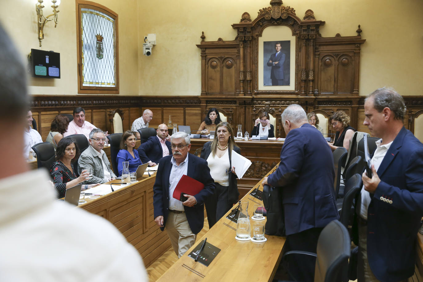 Un &#039;bronco&#039; pleno en Gijón: así fue el abandono de la oposición