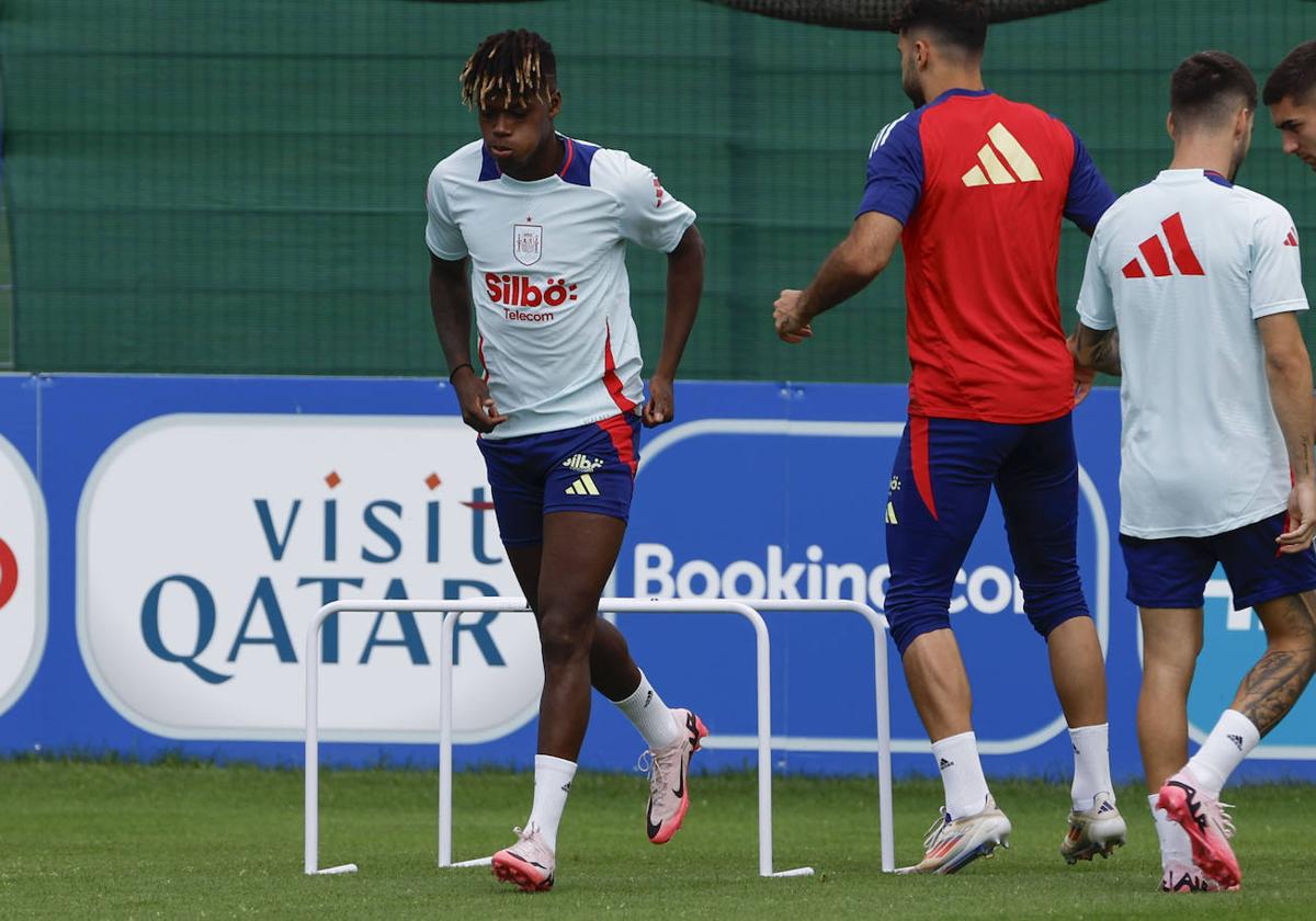 Nico Williams, en un entrenamiento de la Selección Española.