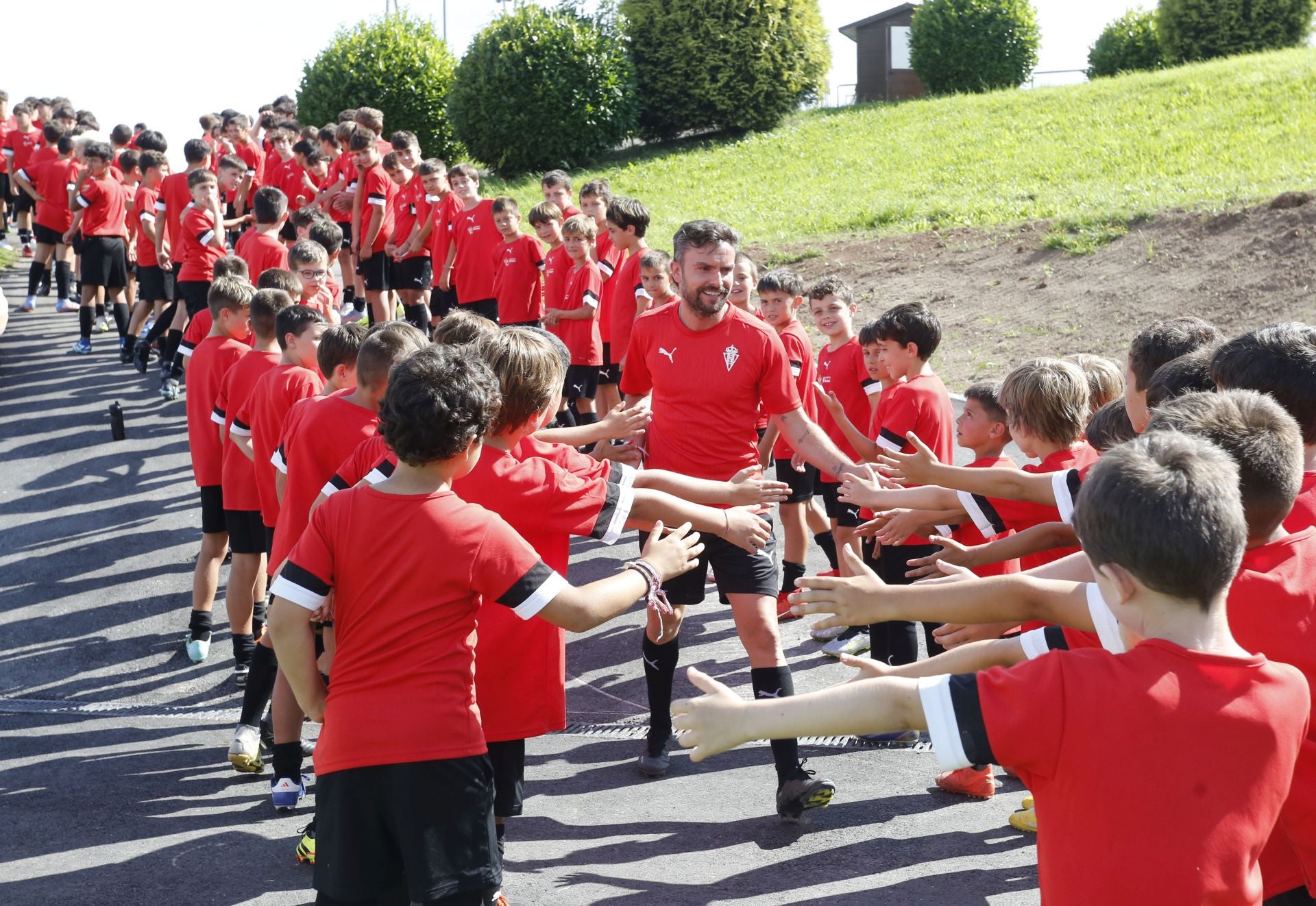 90 minutos de sesión y muchos ánimos: comienza la pretemporada del Sporting de Gijón