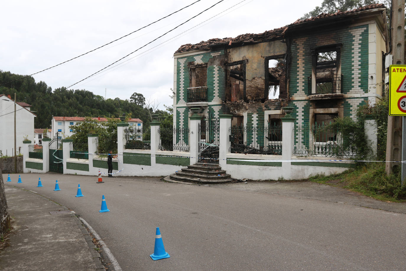 El desolador estado de la casa incendiada en Cudillero