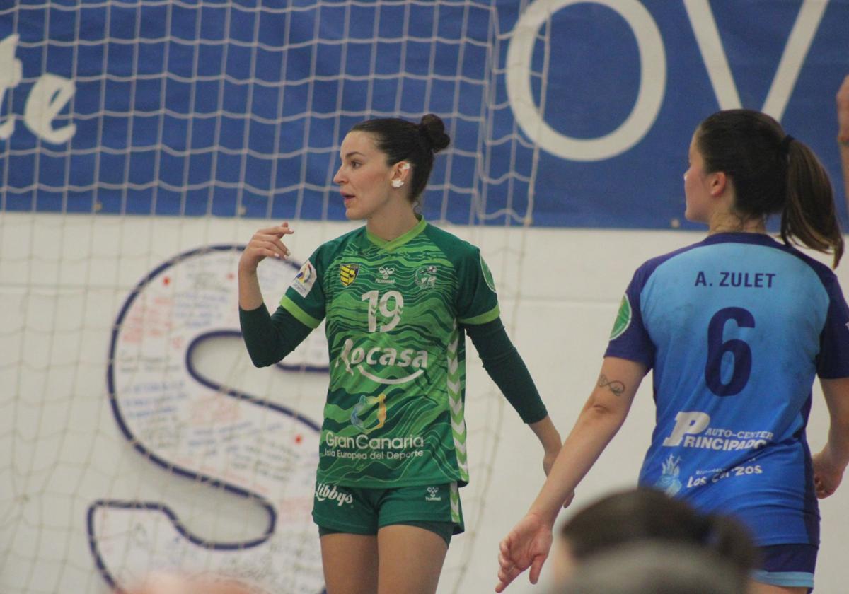 Marta Siñol, durante el partido entre el Rocasa y el Lobas Oviedo de la temporada pasada en el Florida Arena.