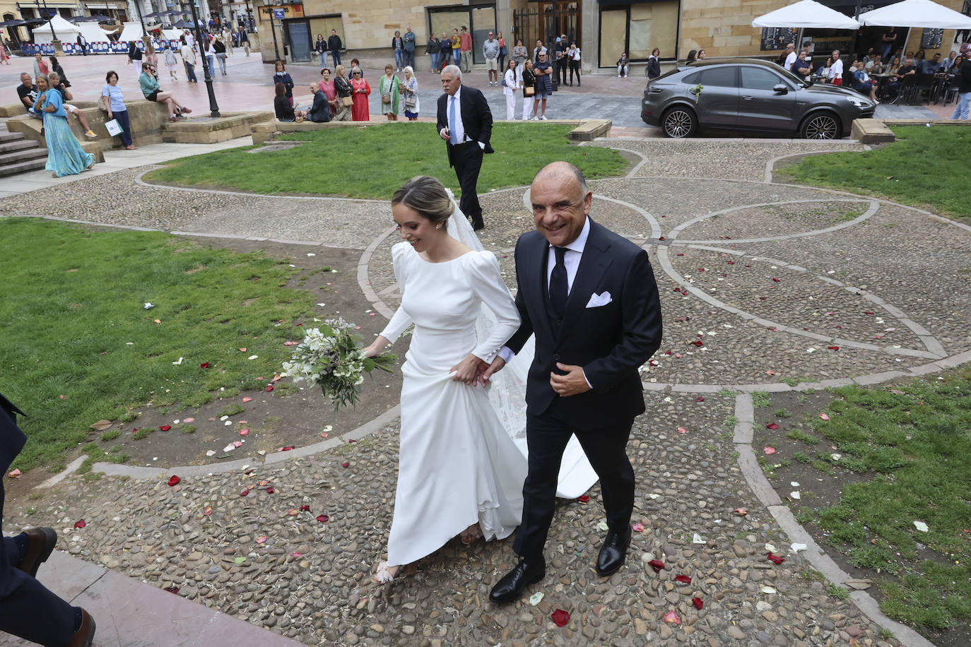 Boda en Oviedo: el promotor Hilario Riesgo y Nerea Velasco se dan el &#039;sí quiero&#039;