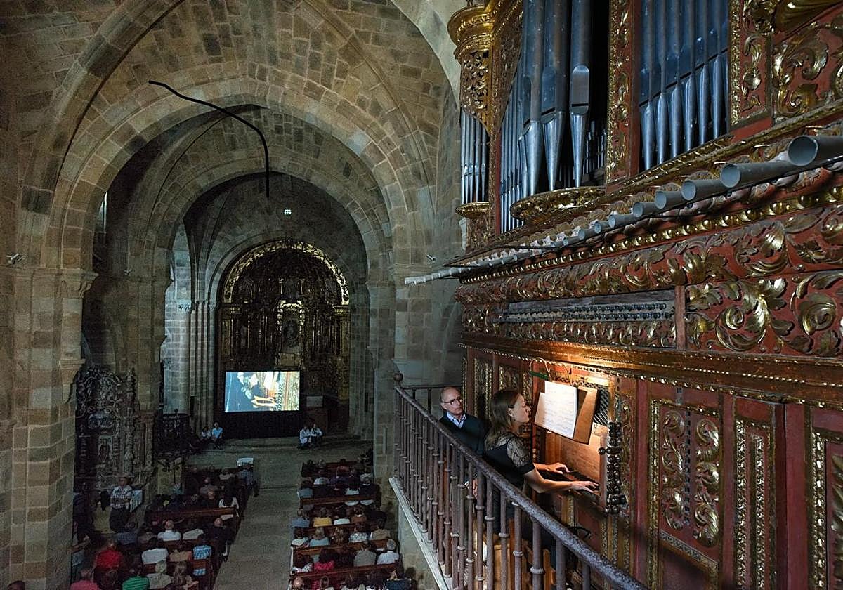 La directora artística del ciclo y organista Susana García Lastra, en su concierto del año pasado.