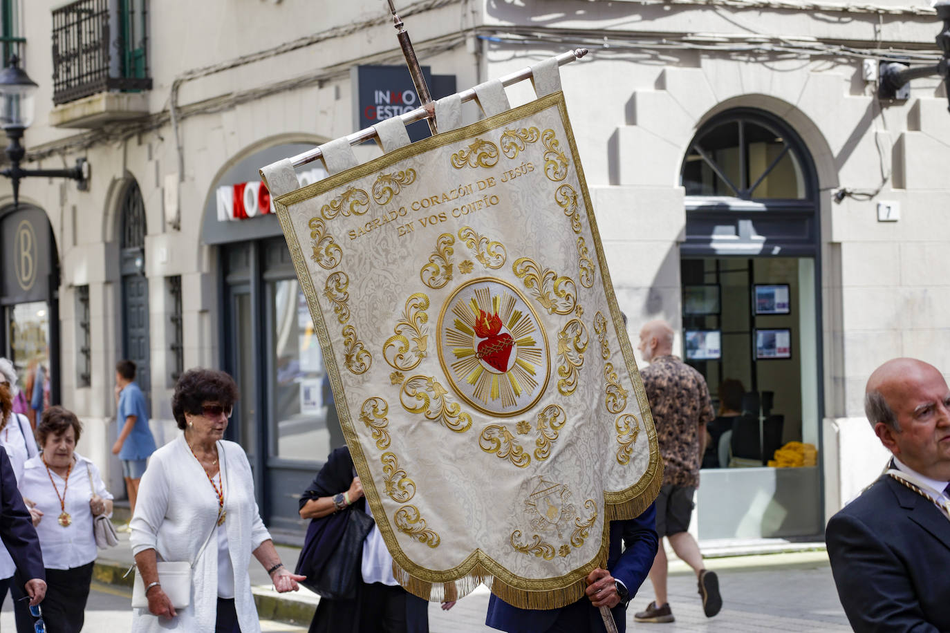 La Virgen del Carmen procesiona por Gijón