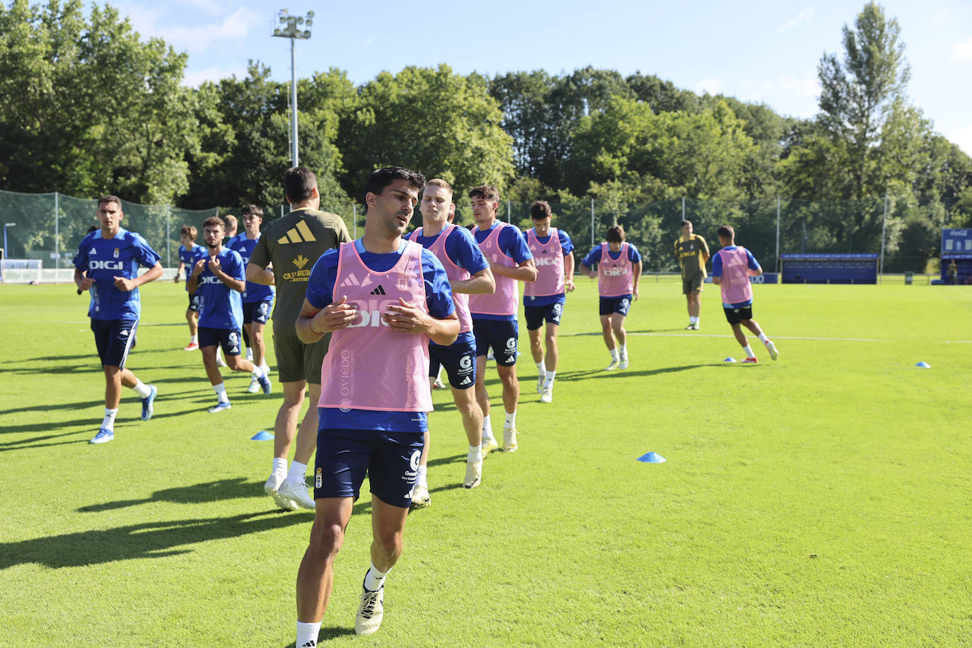 El Real Oviedo se pone a punto: las imágenes del primer entrenamiento