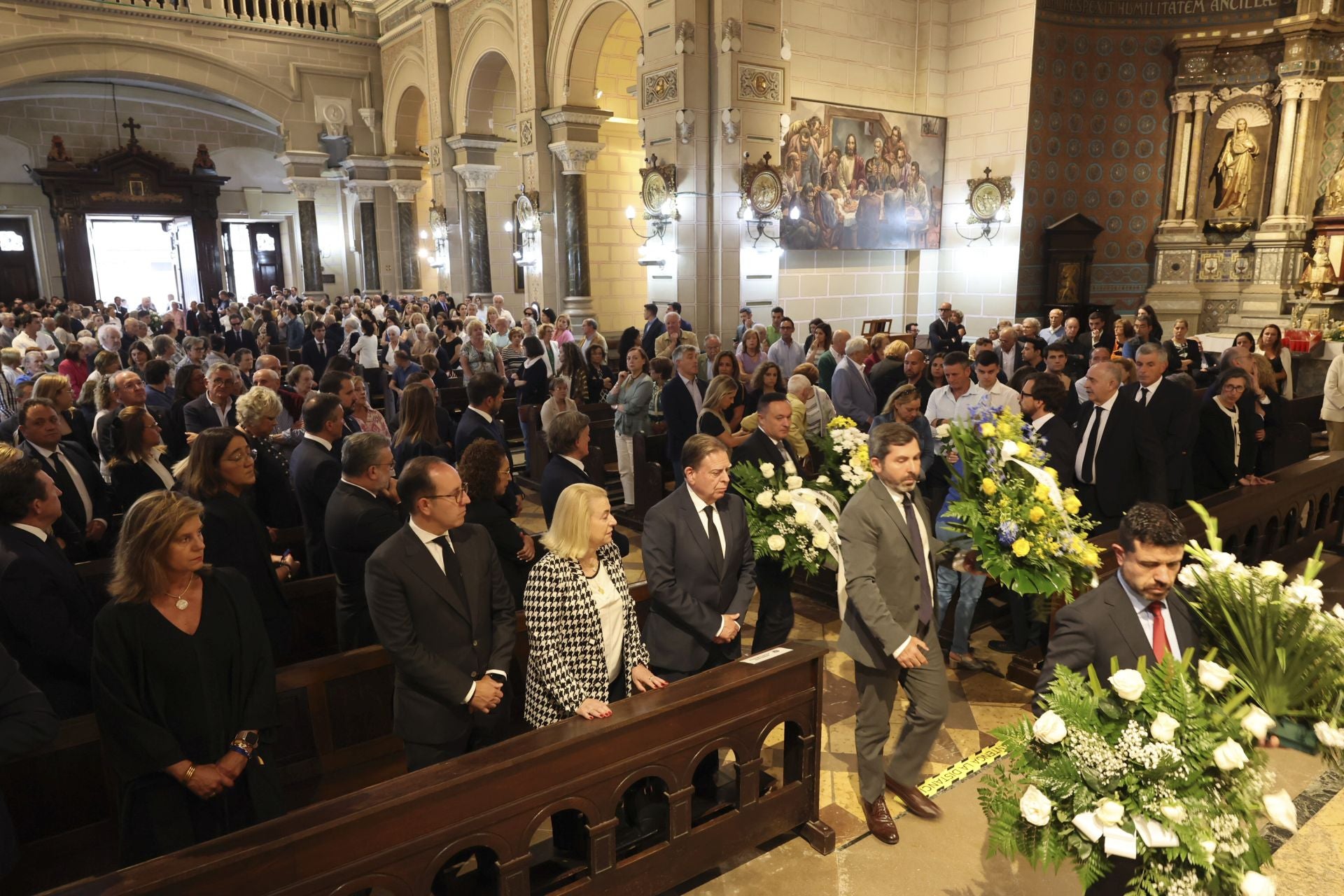 Multitudinario adiós en Oviedo a José Manuel Suárez Bocero