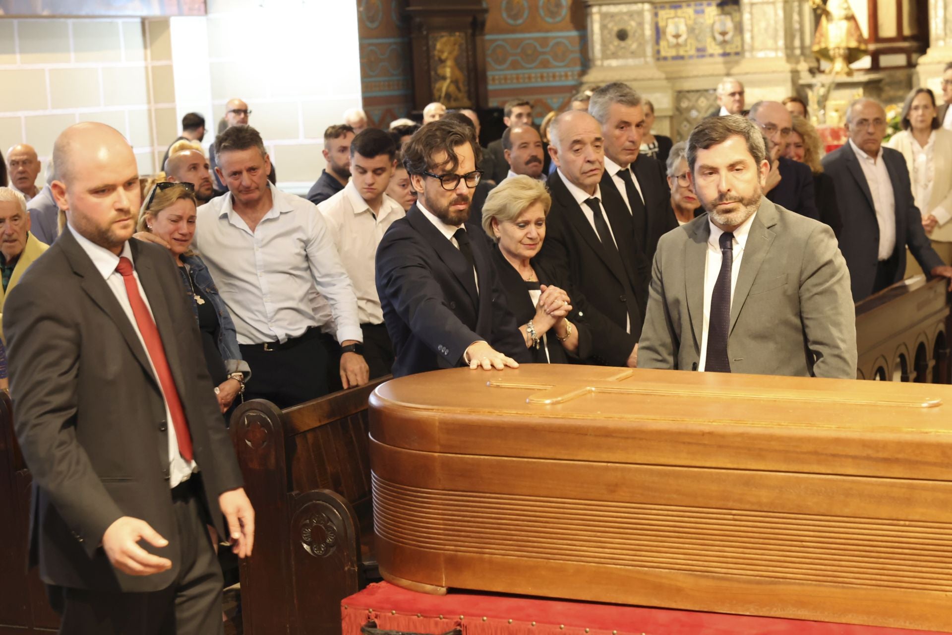 Multitudinario adiós en Oviedo a José Manuel Suárez Bocero