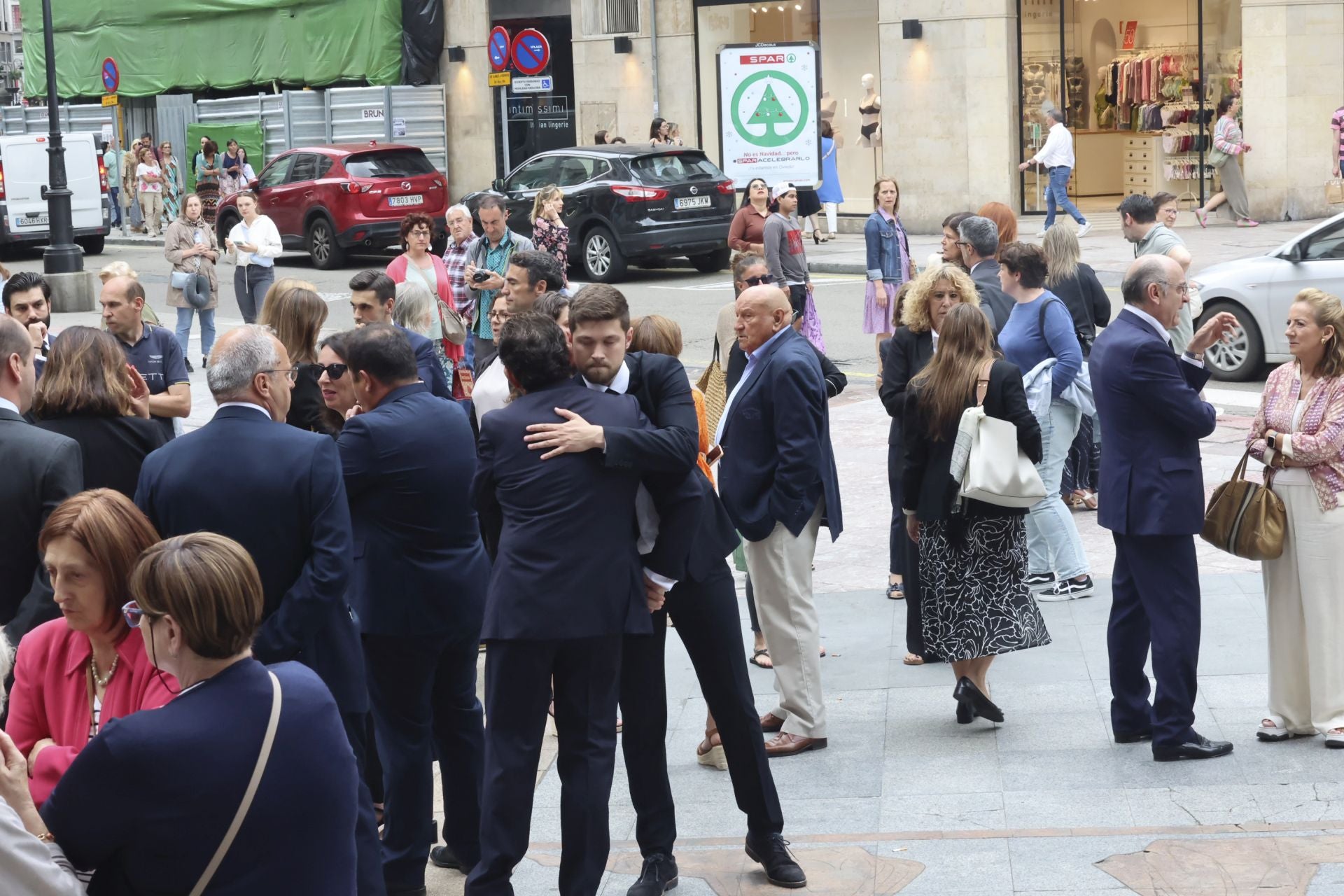 Multitudinario adiós en Oviedo a José Manuel Suárez Bocero