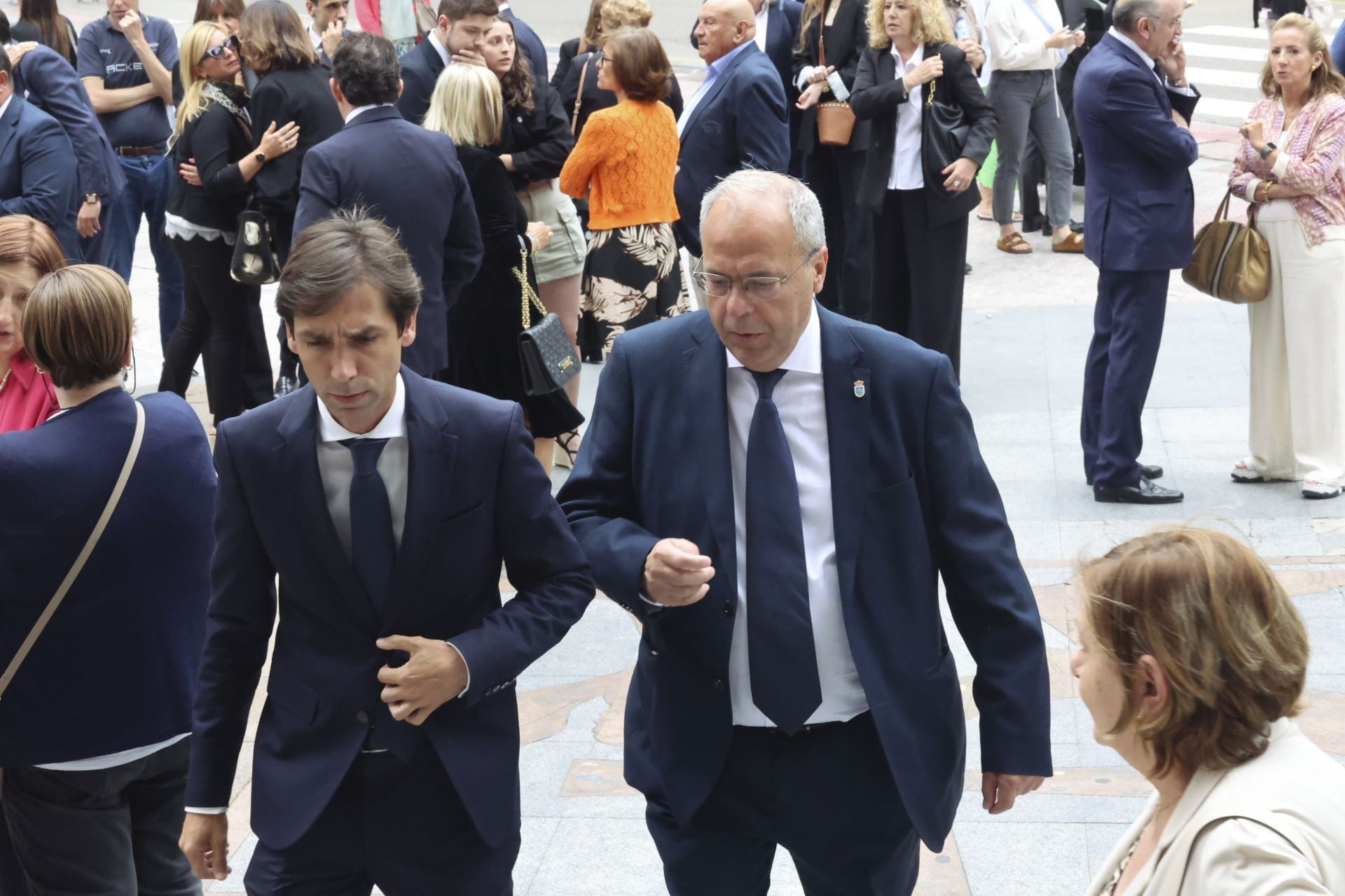 Multitudinario adiós en Oviedo a José Manuel Suárez Bocero