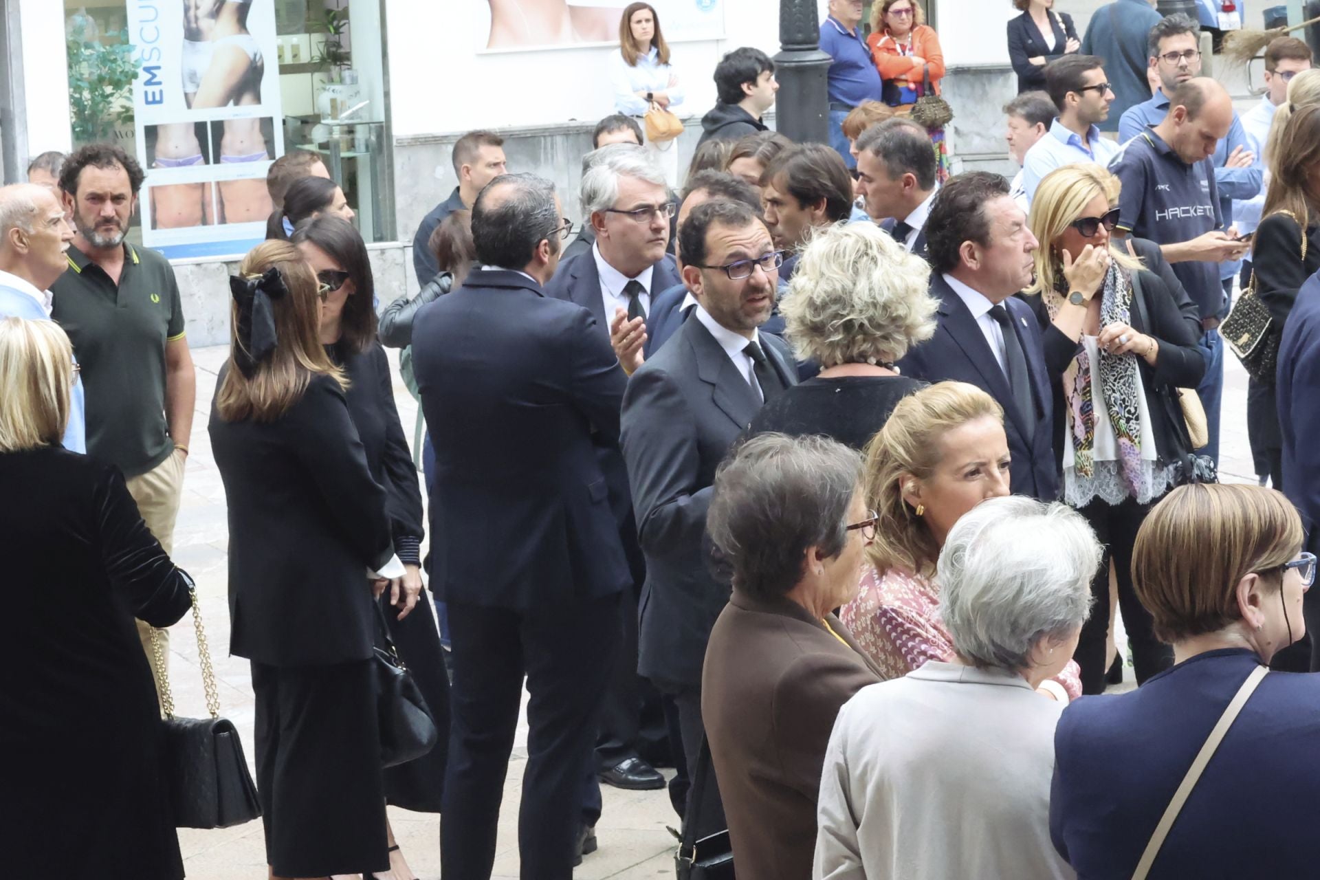 Multitudinario adiós en Oviedo a José Manuel Suárez Bocero