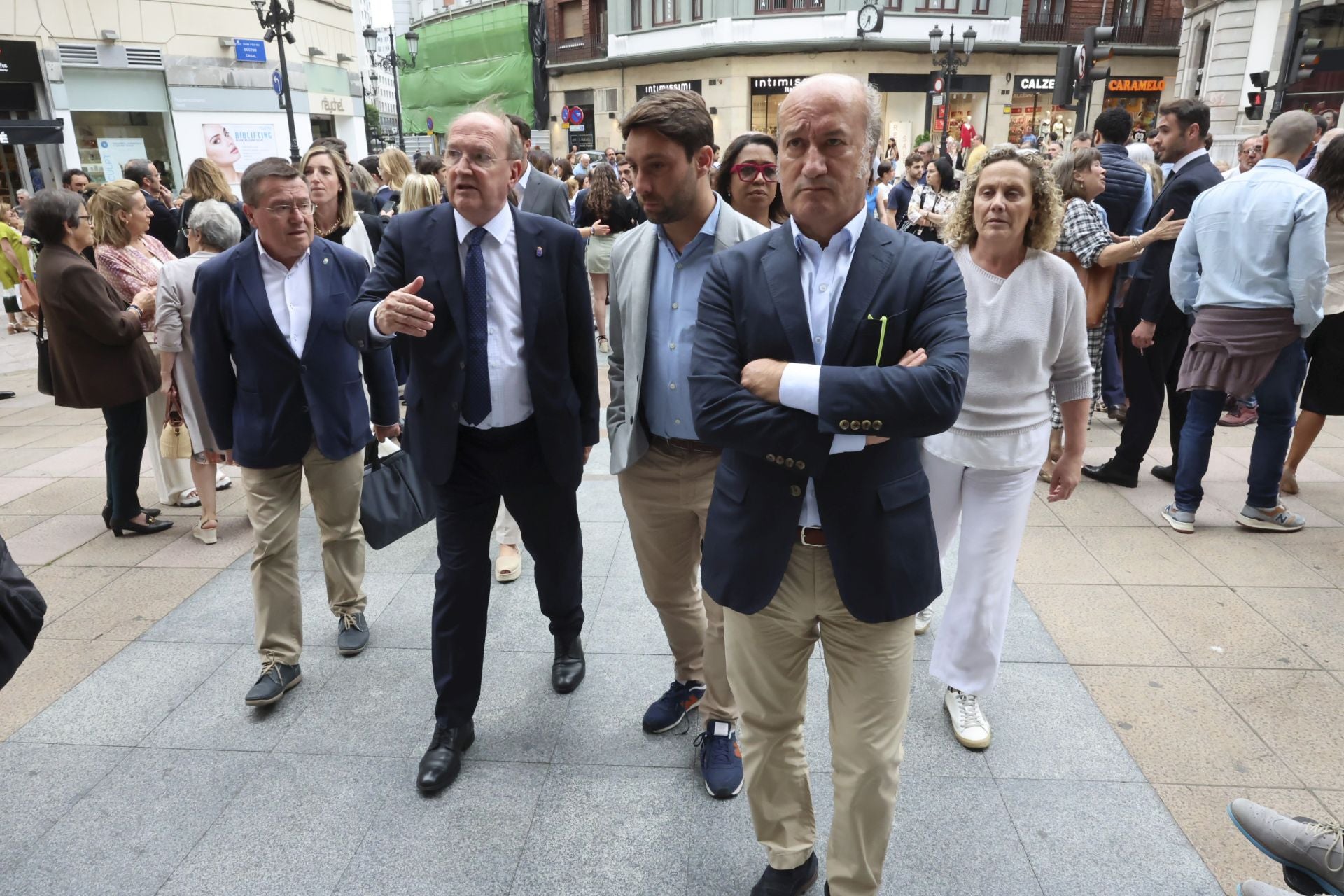 Multitudinario adiós en Oviedo a José Manuel Suárez Bocero