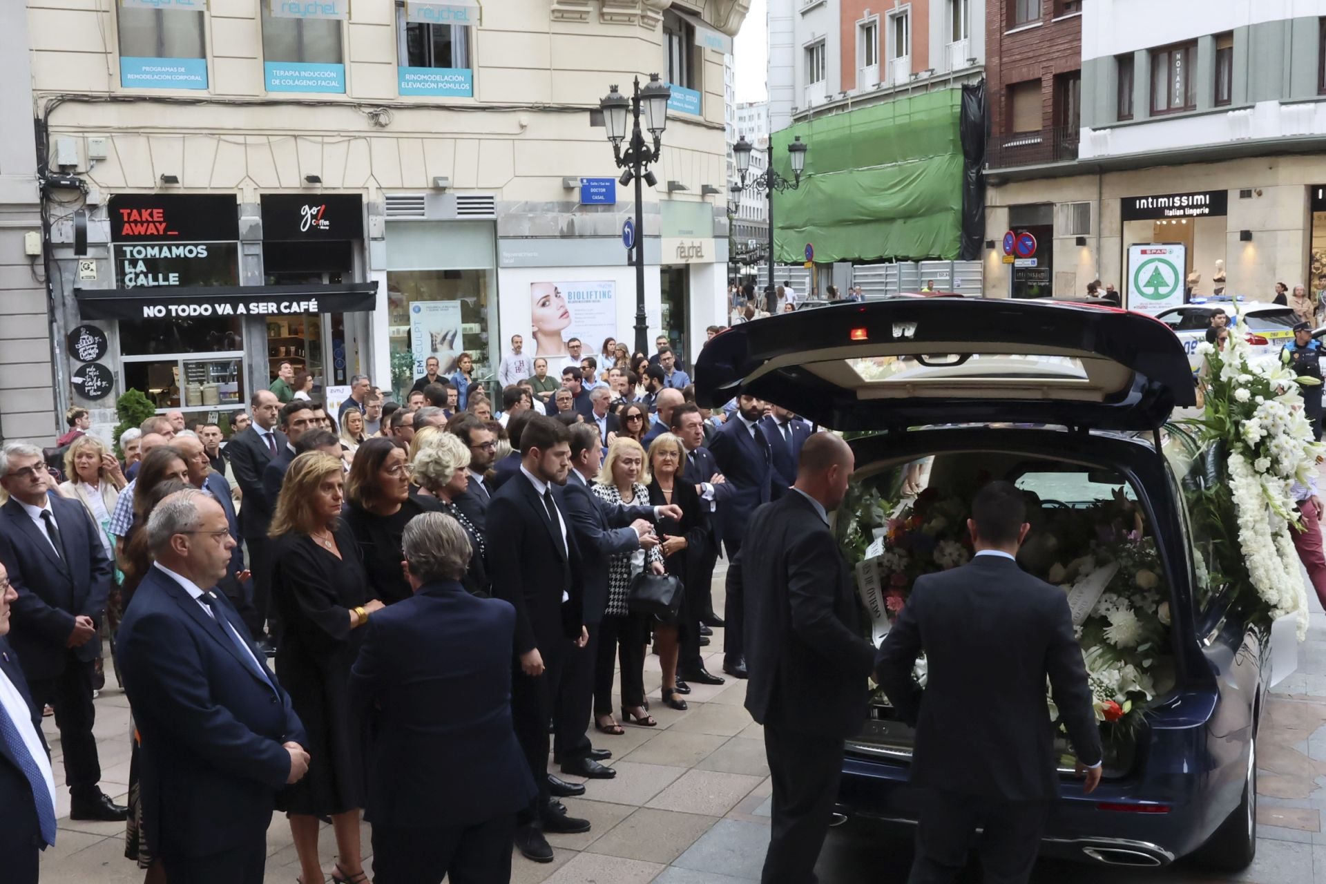 Multitudinario adiós en Oviedo a José Manuel Suárez Bocero