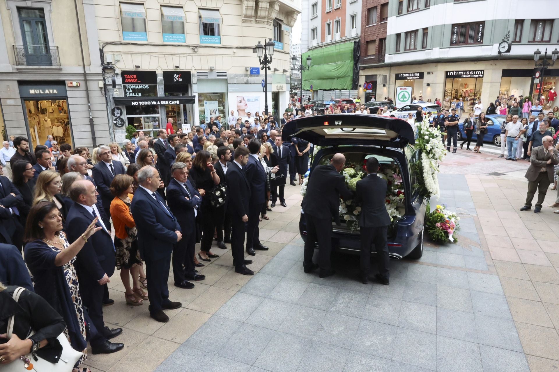 Multitudinario adiós en Oviedo a José Manuel Suárez Bocero