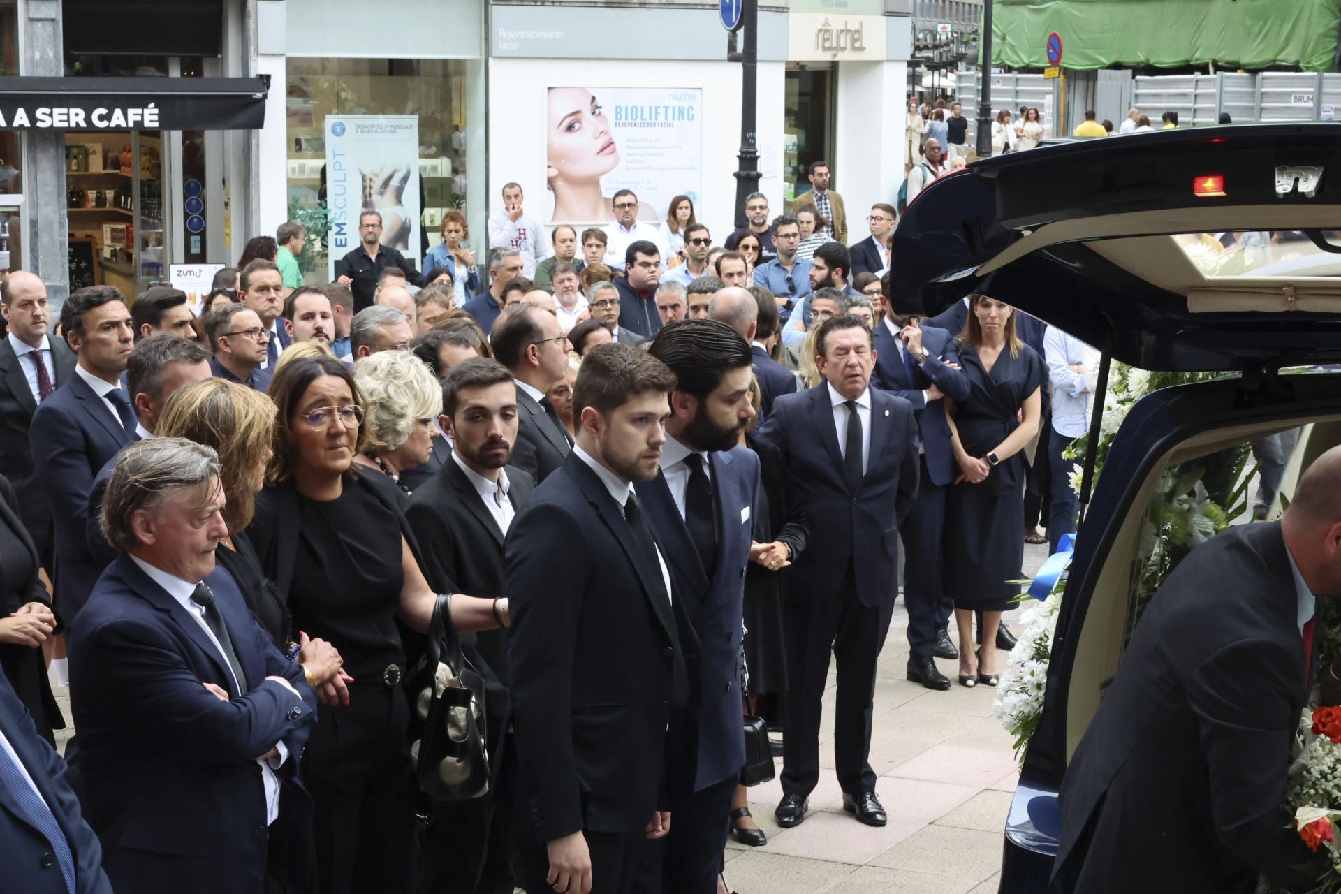 Multitudinario adiós en Oviedo a José Manuel Suárez Bocero