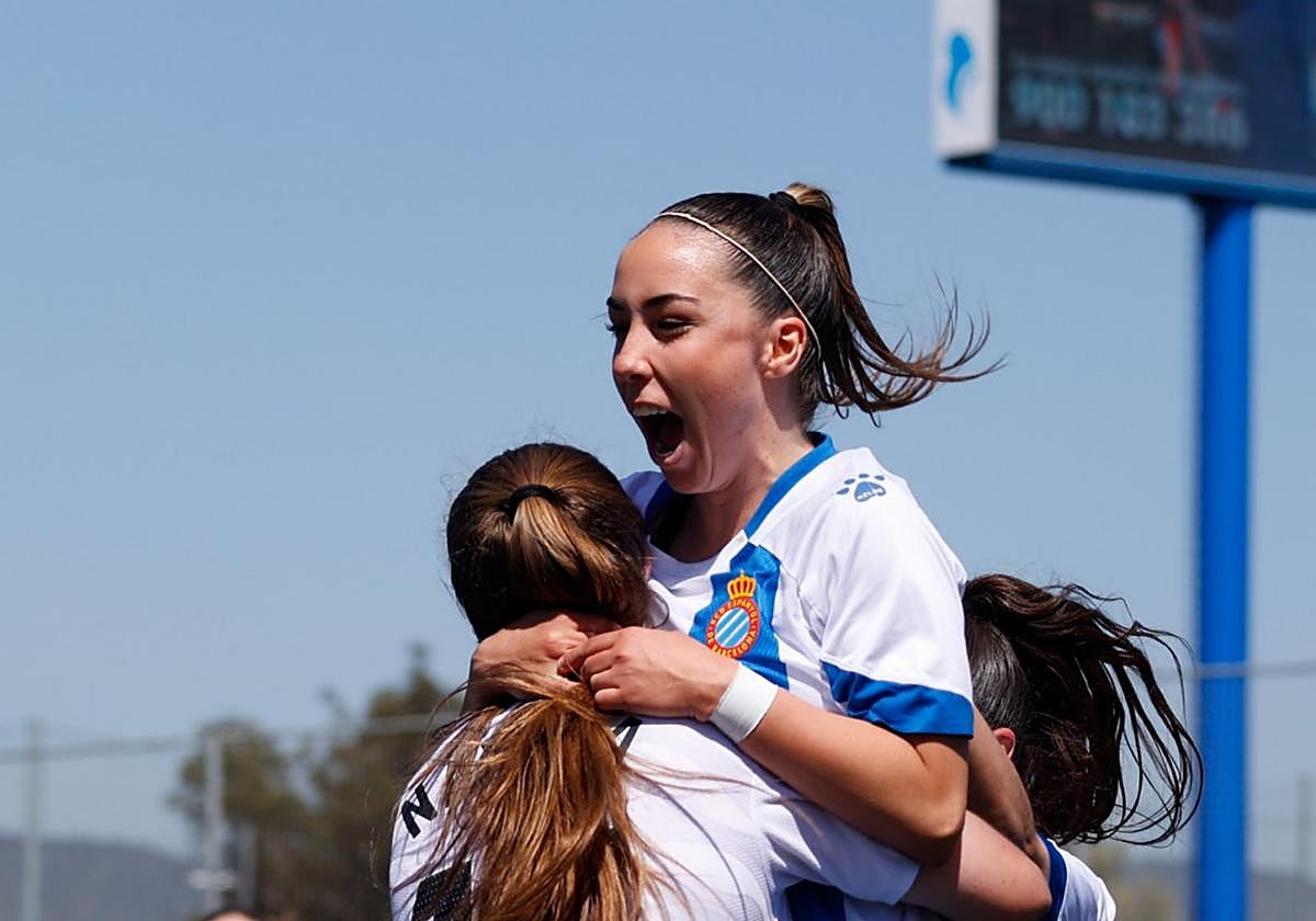 Xesca Carbó celebra un gol con el Espanyol.