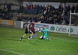 Público en el campo de Miramar en un Marino-Real Avilés de la pasada temporada.