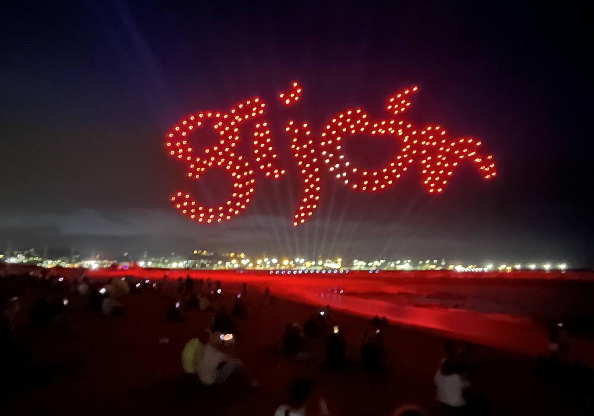 La magia de los drones hechiza el cielo de Gijón