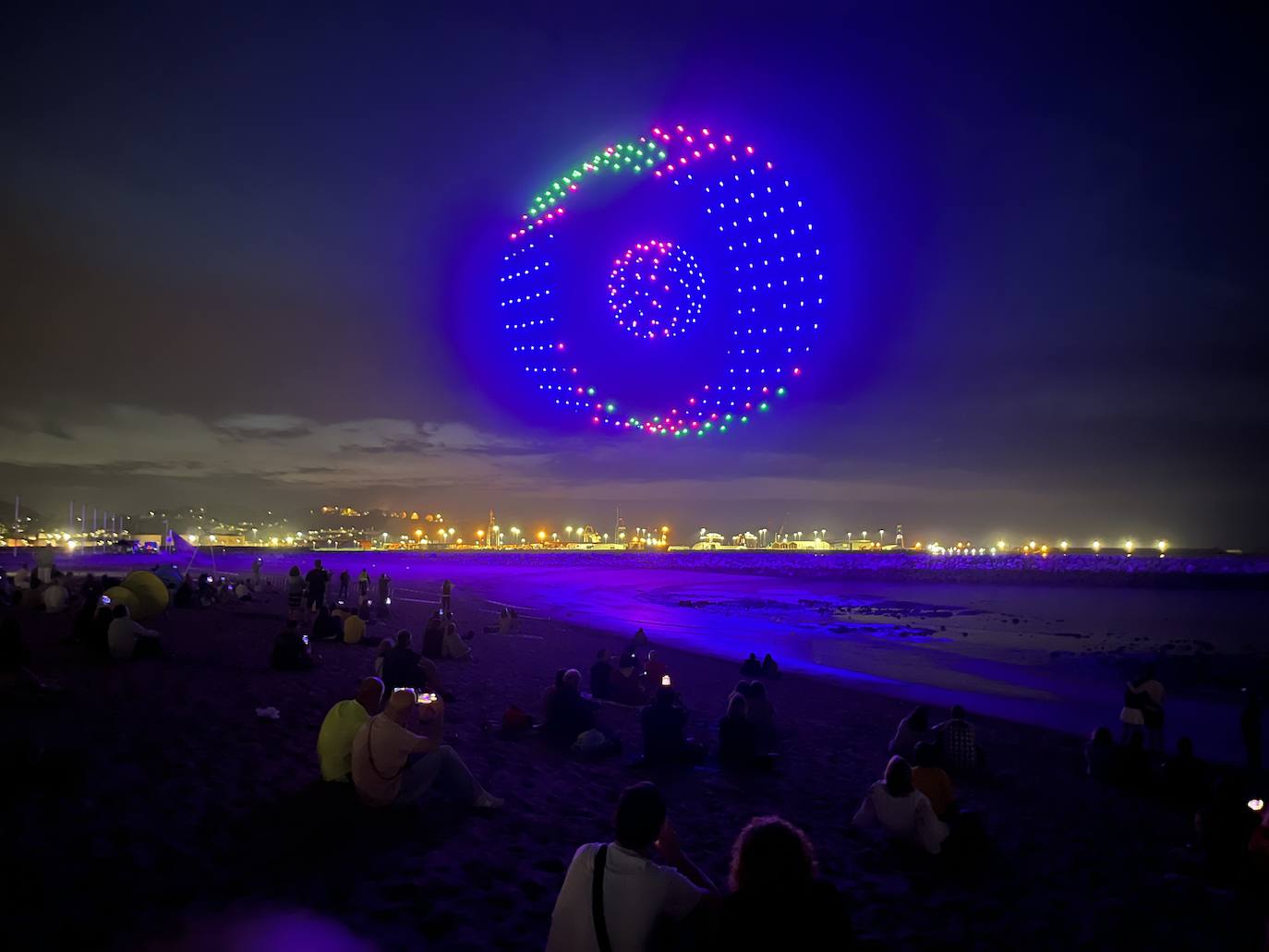 La magia de los drones hechiza el cielo de Gijón