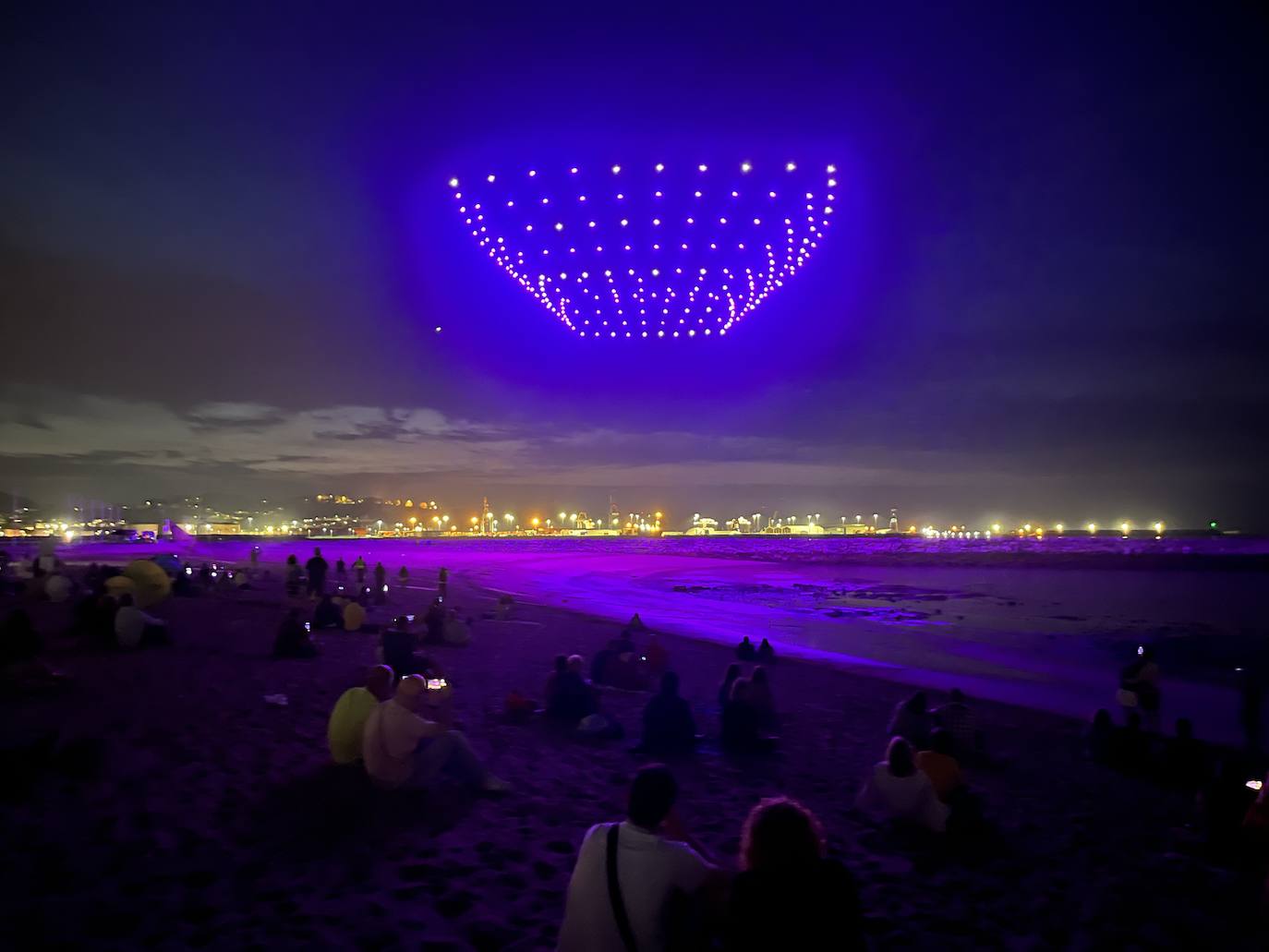 La magia de los drones hechiza el cielo de Gijón