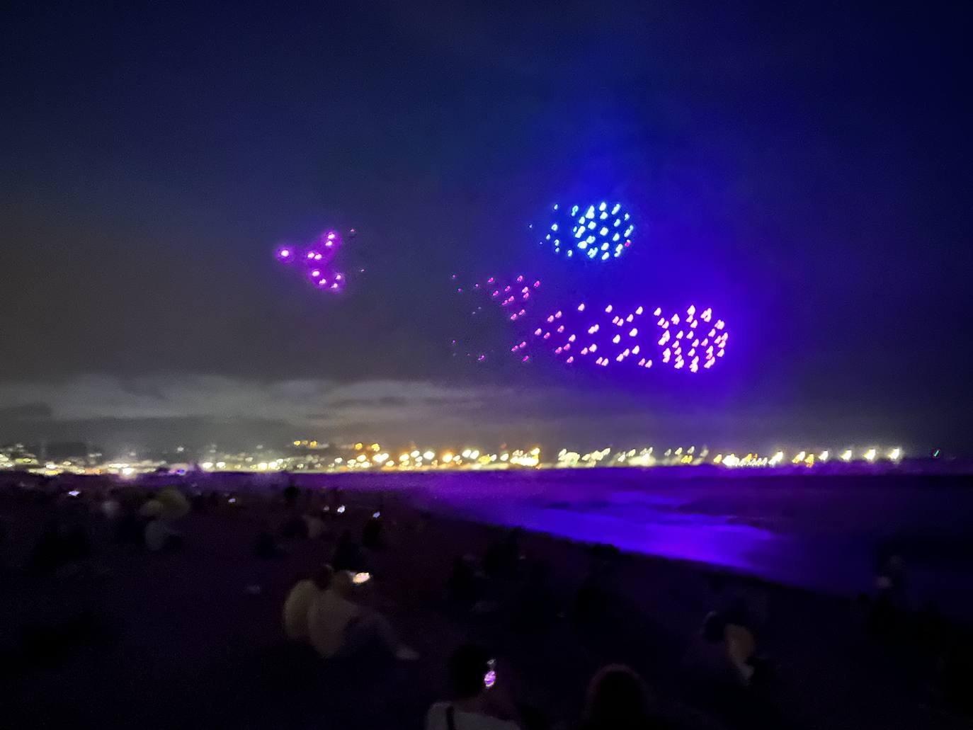 La magia de los drones hechiza el cielo de Gijón