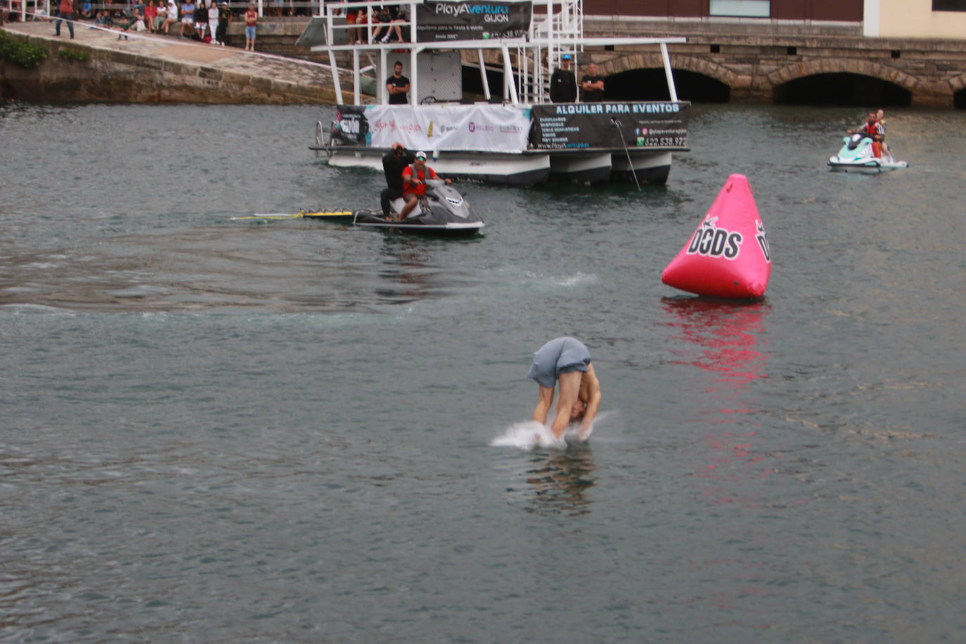 Éxito del concurso de saltos &#039;Døds Diving World Tour&#039; en Gijón