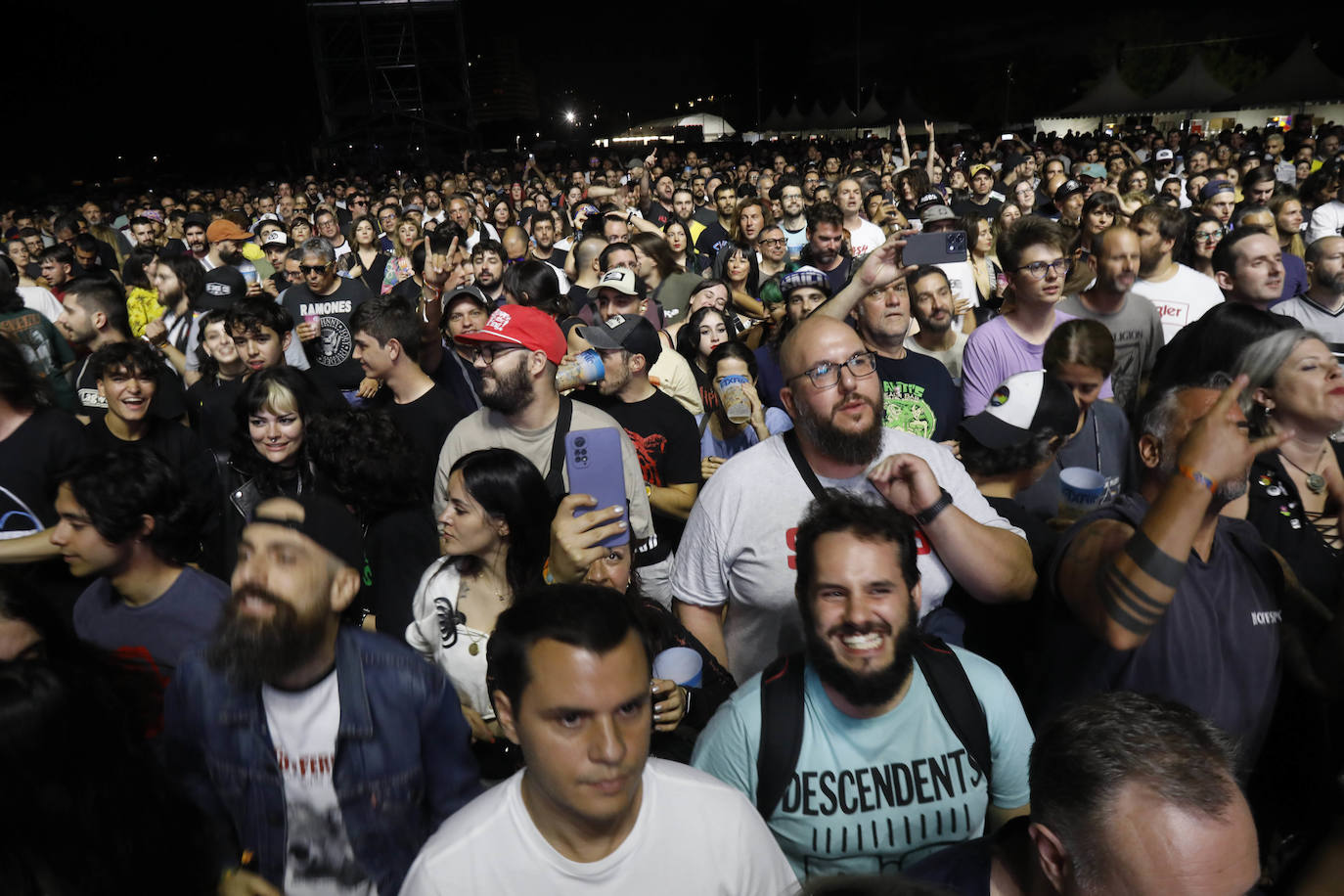 Descendents conquista la ola del Tsunami