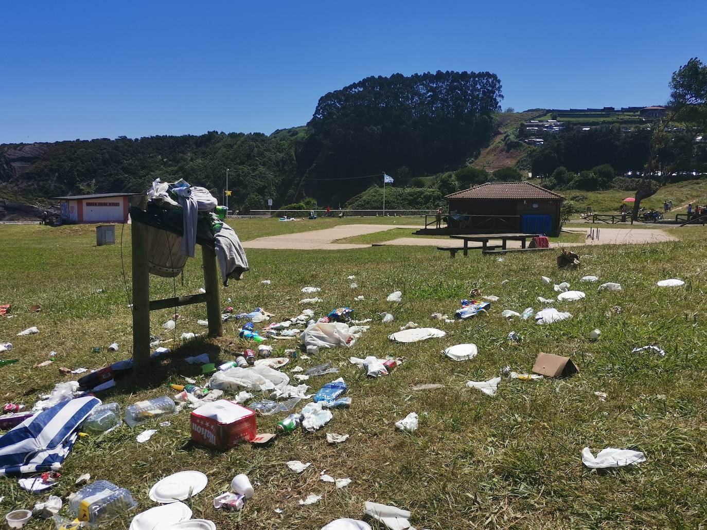 Perlora llena de basura