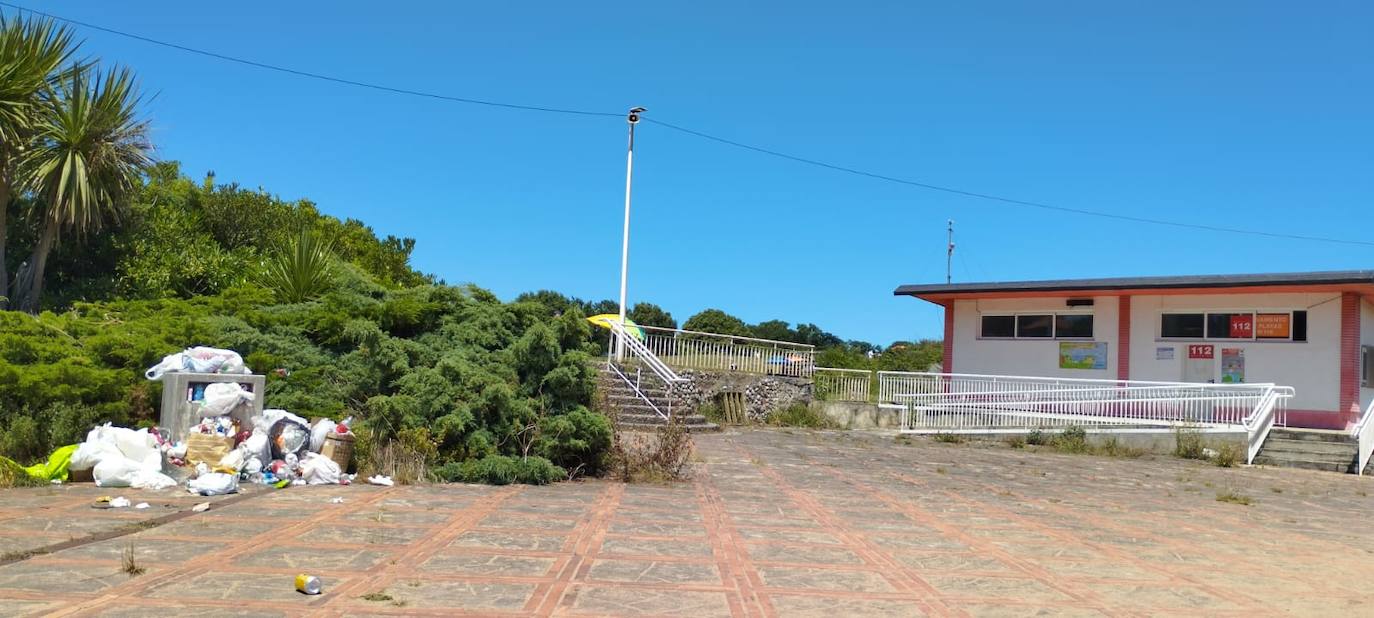 Perlora llena de basura