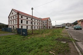 El edificio de la Azucarera de Pravia.