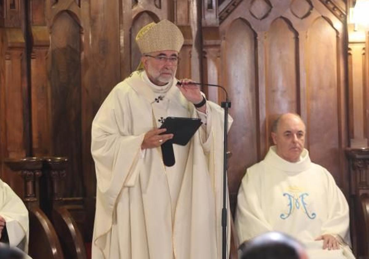 El arzobispo de Oviedo, Jesús Sanz Montes, en el Día de Asturias del pasado año.